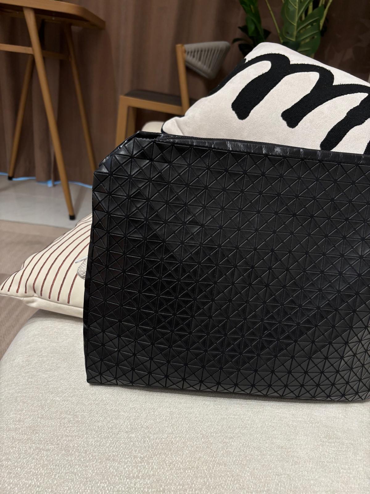 Issey miyake bao bao leather clutch bag pouch 100%Authentic ,98%new✅dust bag 