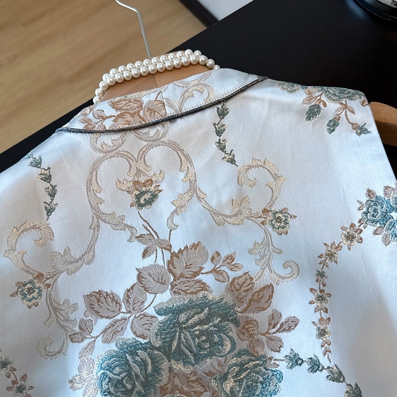 B157(0229) 新中式改良款复古牡丹刺绣织锦下摆边双开角蓝马甲上衣