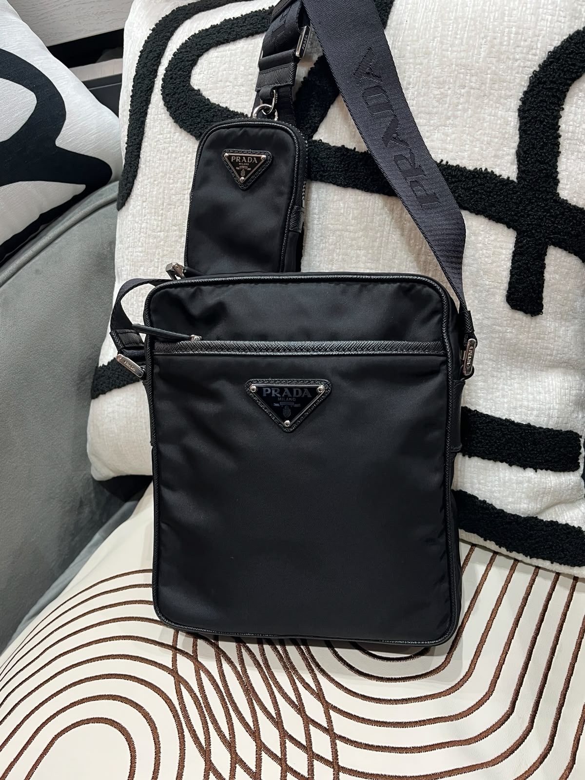 PRADA Re-Nylon Shoulder Bag 2VH112 black 100%Authentic, 98%new ✅card booklet ✅dust bag 
