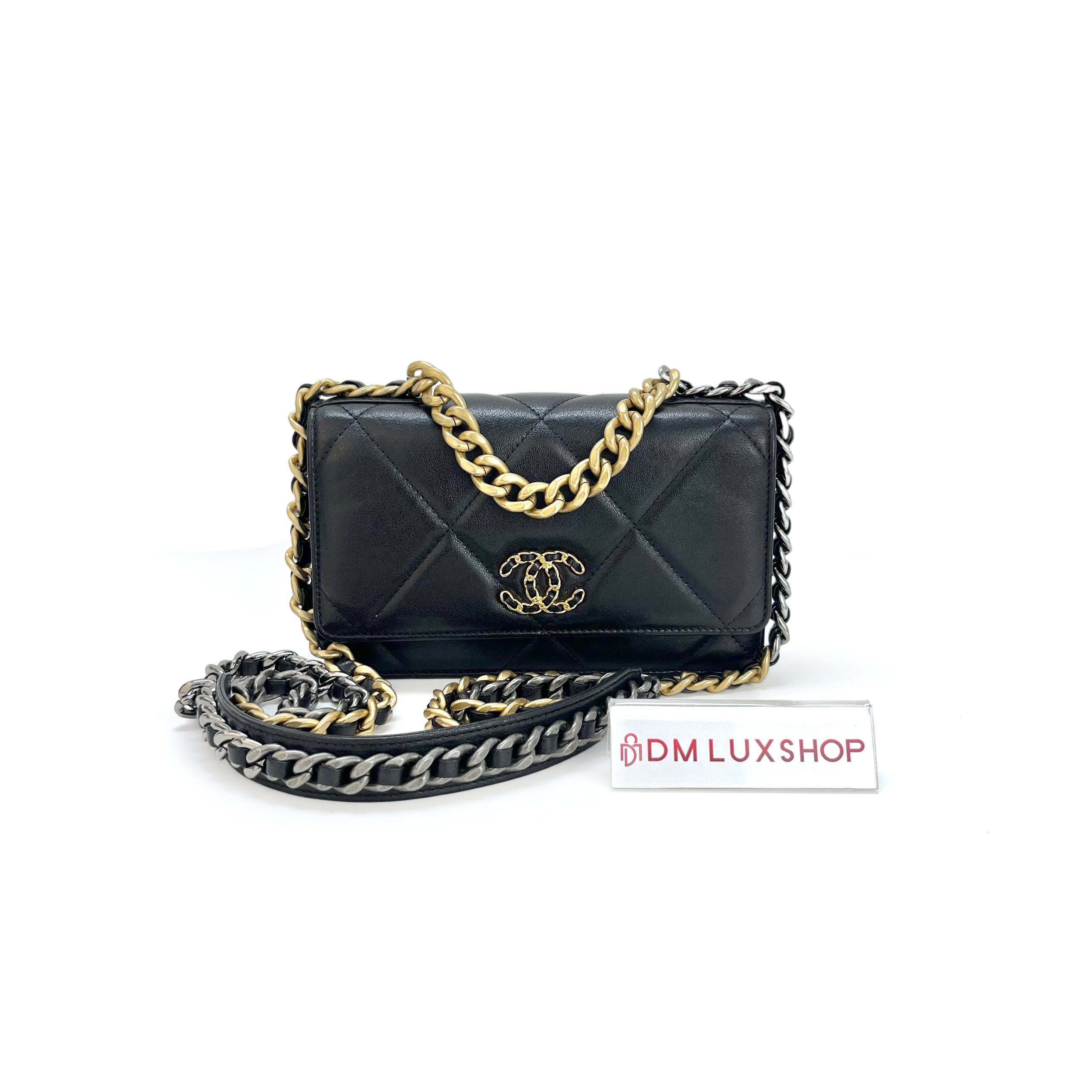 Chanel 19 WOC Black Goatskin (Series 29, Y: 2019)