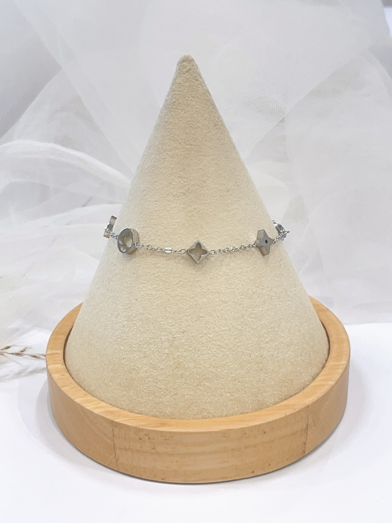 百搭镂空四叶草手链