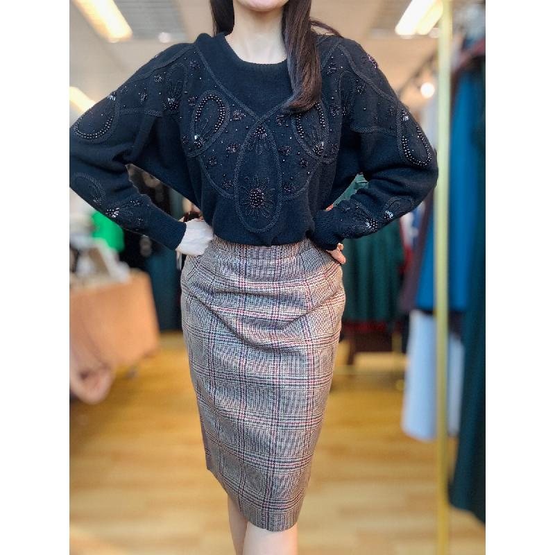 Vintage Made in Hong Kong 70% wool 20% Angora Beaded Pullover (MT2530)