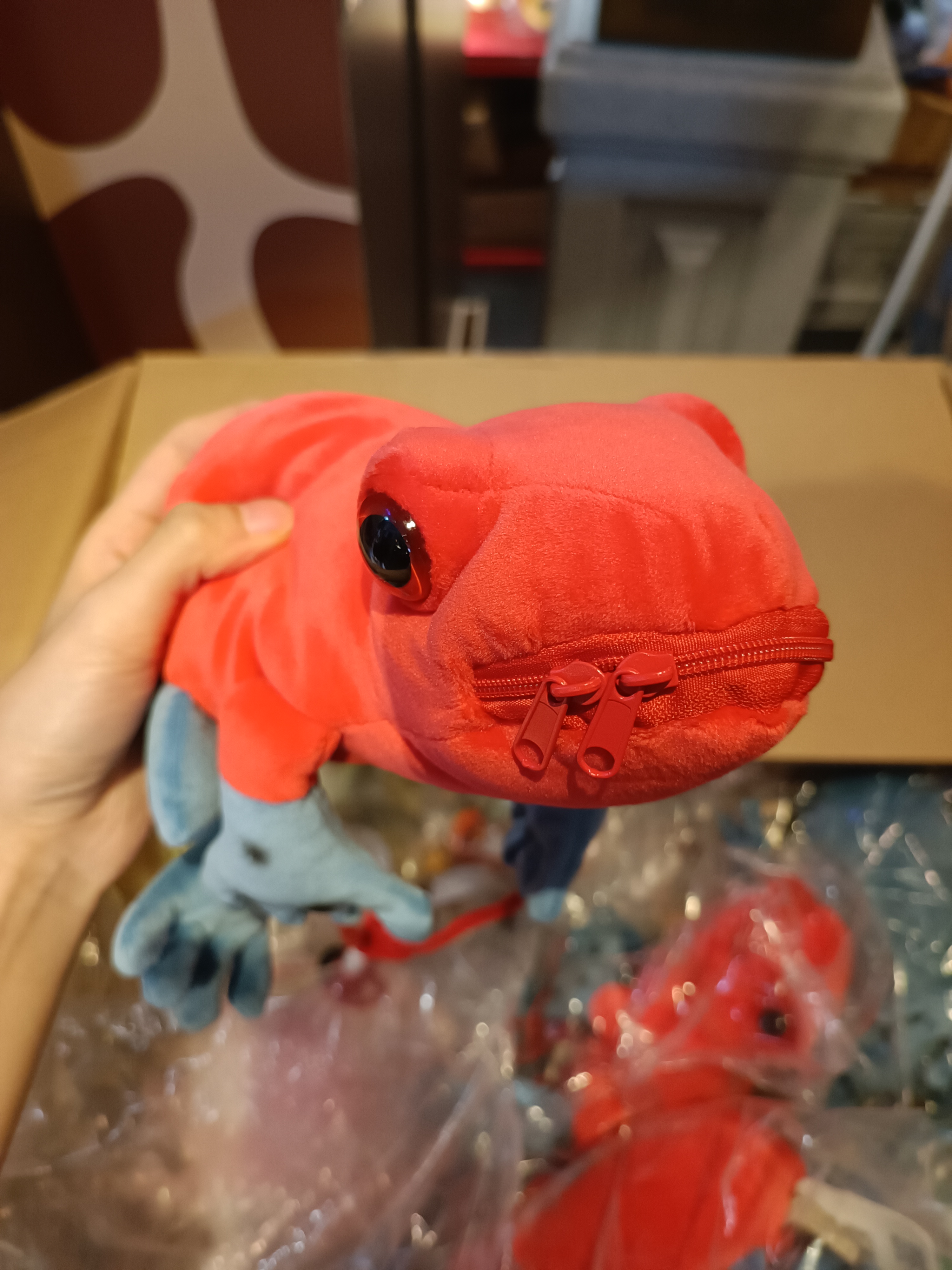 Take-Off Animania系列魔毒箭毒蛙造型絨毛斜孭袋