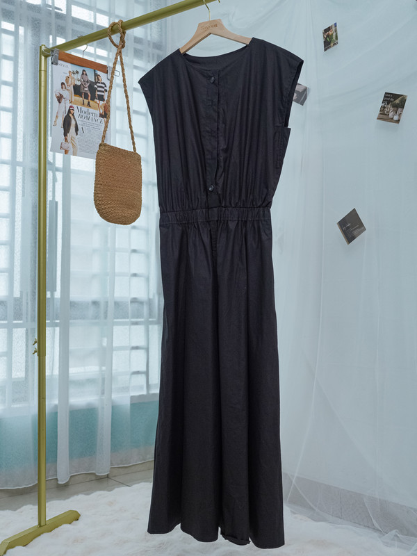 Minimalist Sleeveless Button-Front Gathered Dress ‖ 简约无袖排扣抽褶连身裙 KR02108181