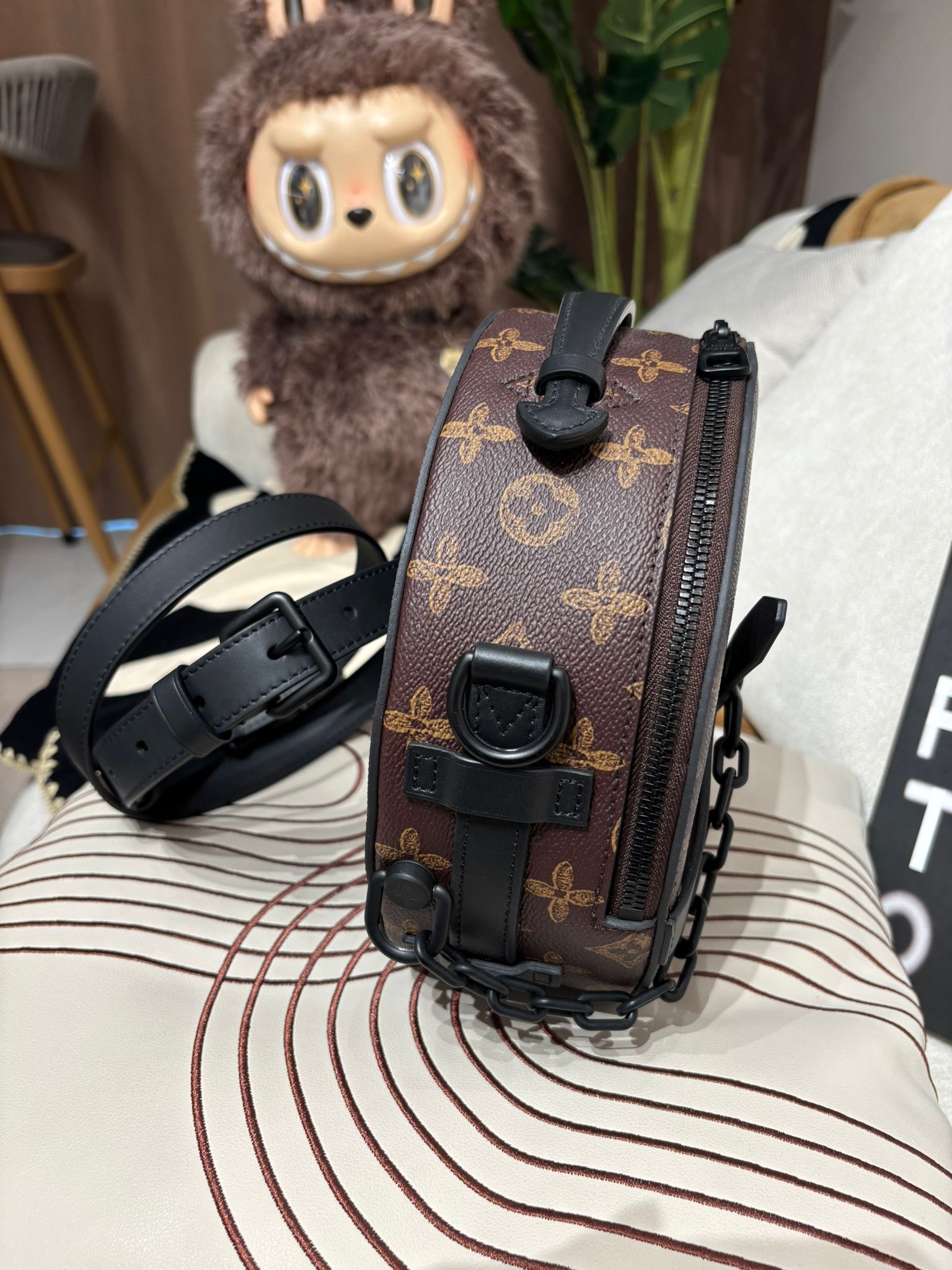 Lv wheel box bag limited edition M59706 trunk 100%Authentic, 99%New ✅Dust bag✅Box