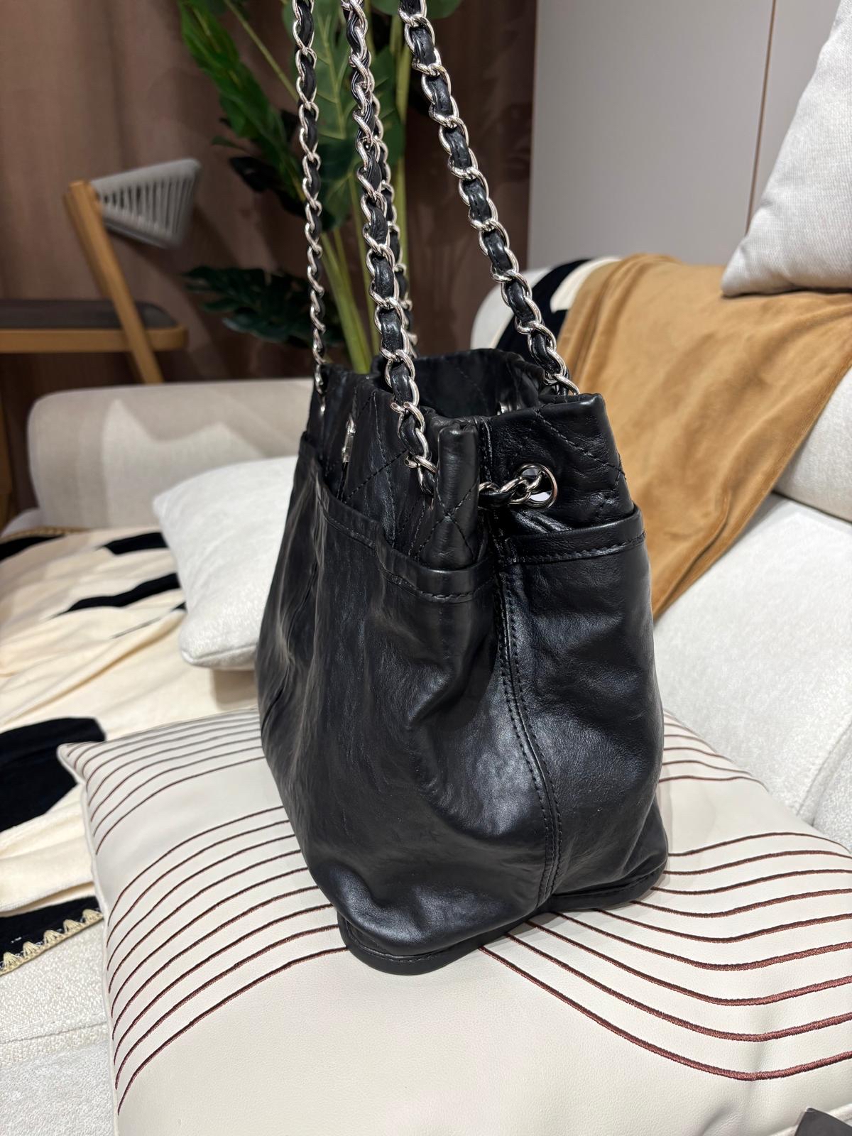 Chanel shoulder bag calfskin ,黑色牛皮 100%Authentic,95%new  ✅card✅dust bag  