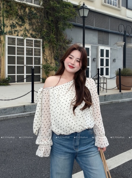 B34(5260) 法式气质斜领波点系带边肩糖果袖杏上衣