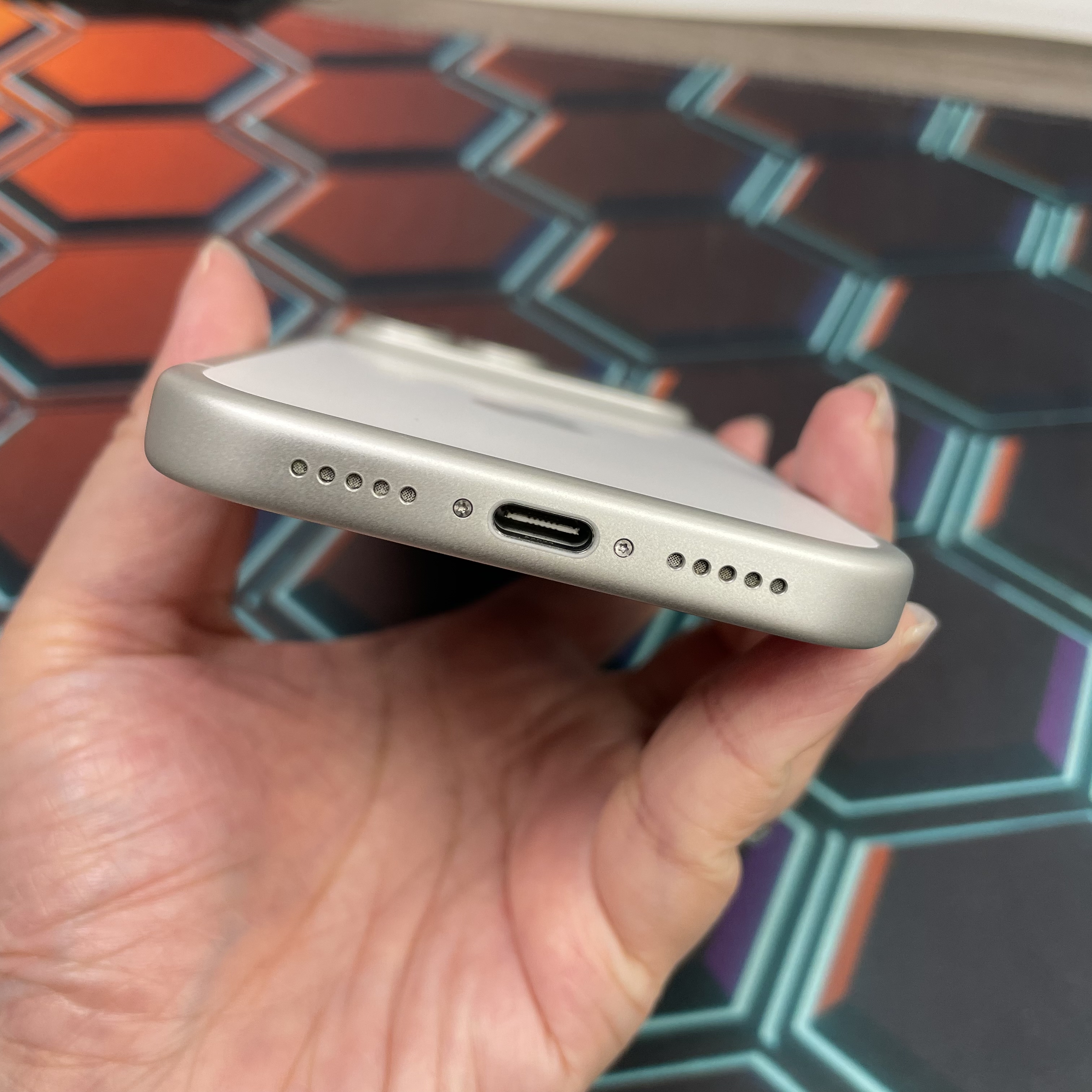 *8223 17 Pro 完美機 1TB 電91 銀色 sliver