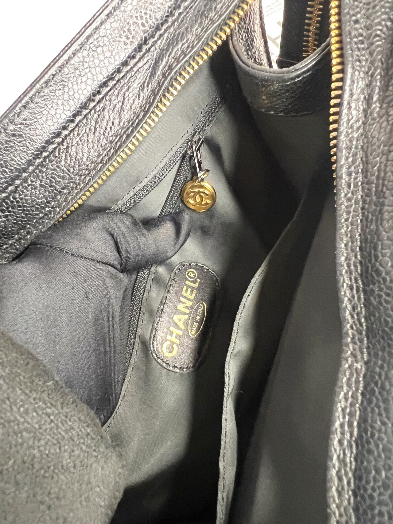 【預訂貨品】CHANEL 黑金魚子醬光面琴譜包