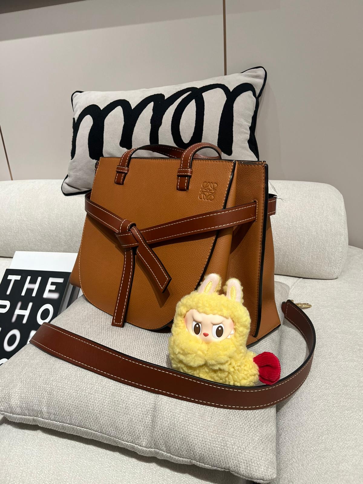 Loewe gate top handle 2way tote bag 100%Authentic ,95%new✅dust bag 