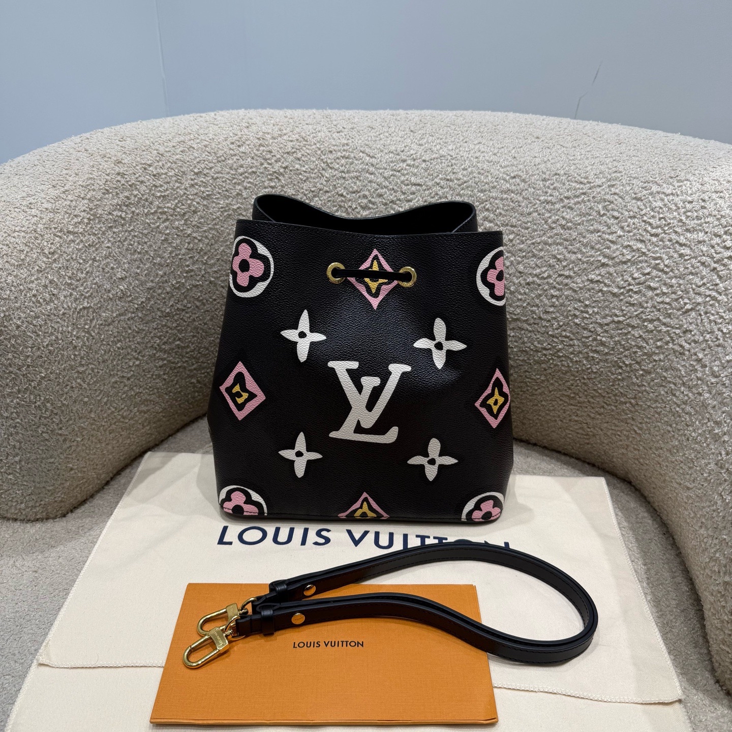 Pre owned LV bucket 