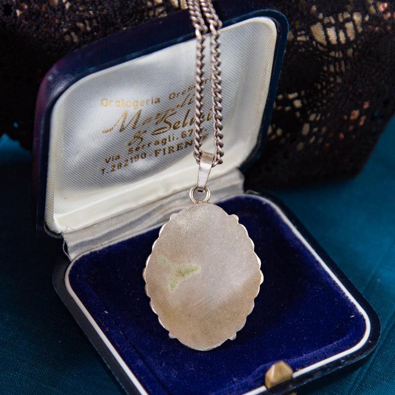 Antique Turn of Century to 1920s Elegant Silver Tone Peridot Glass European Pendant Necklace (CD077)