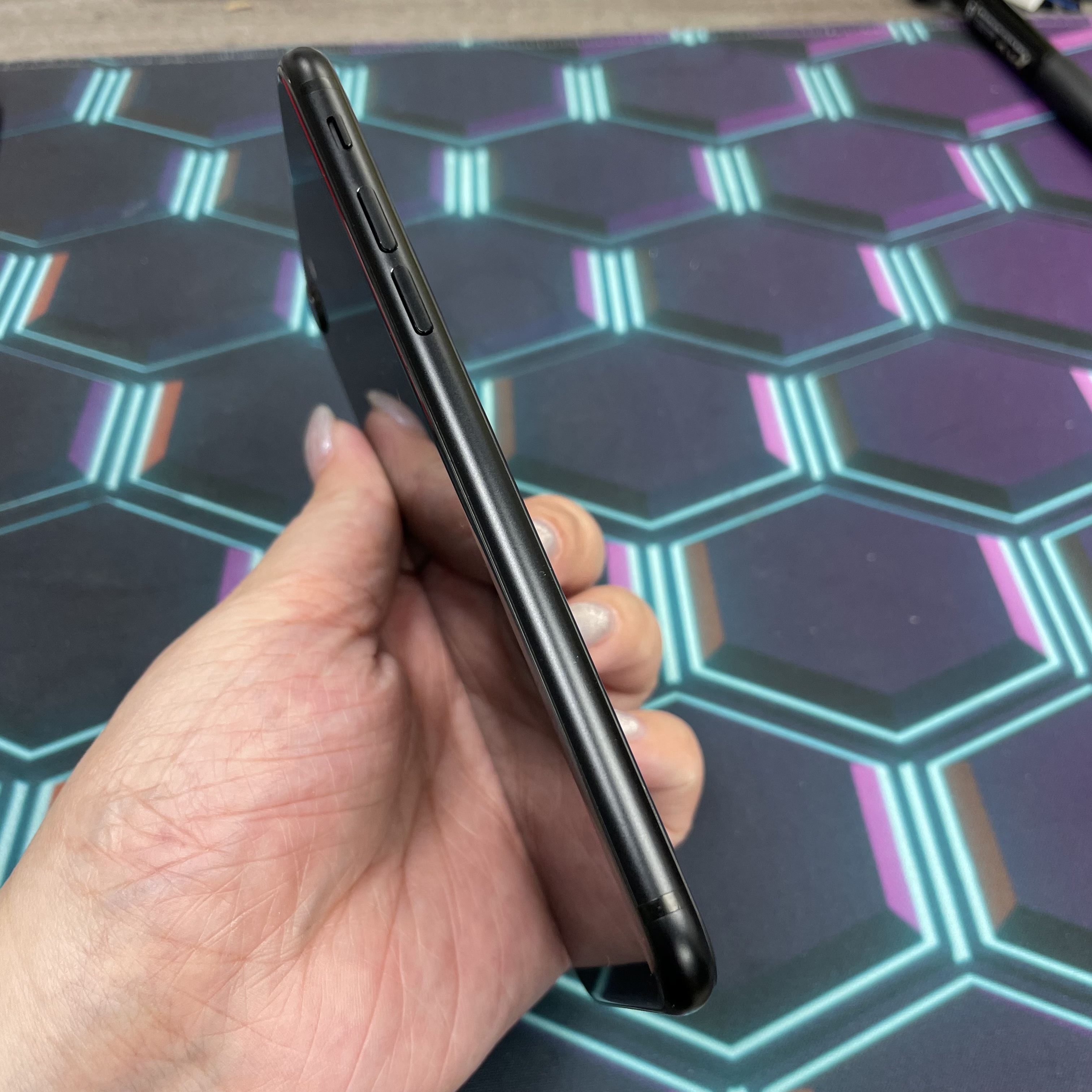 *7019 SE 2 勁靚機 128GB 電81 黑色 black