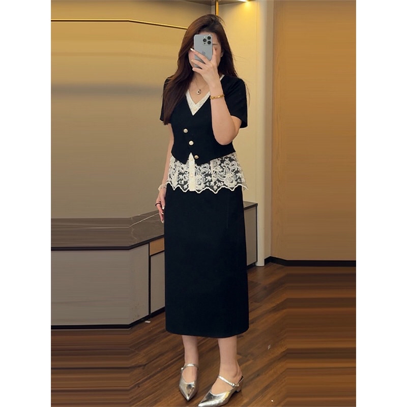 B167(16716+16717长) 长款法式小香风假两件V领斜排钮拼下摆蕾丝上衣与长裙黑套装 