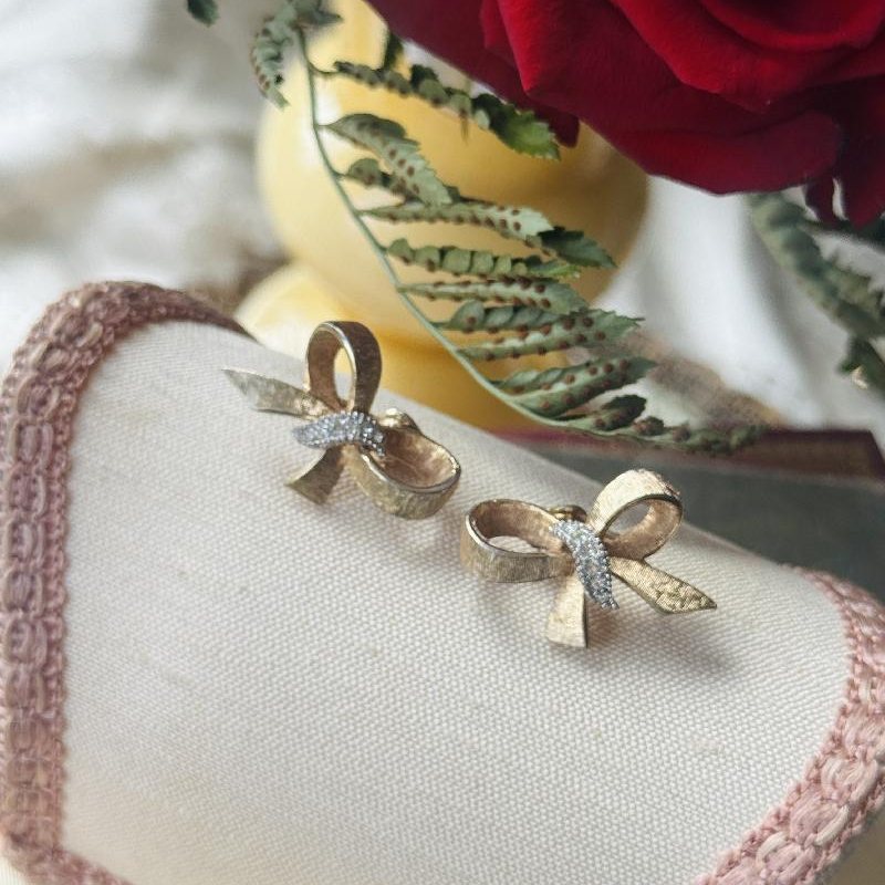 Rare! Vintage C.a. 1950s Avon Textured Gold Tone Bow Clip Earrings (MT2428)