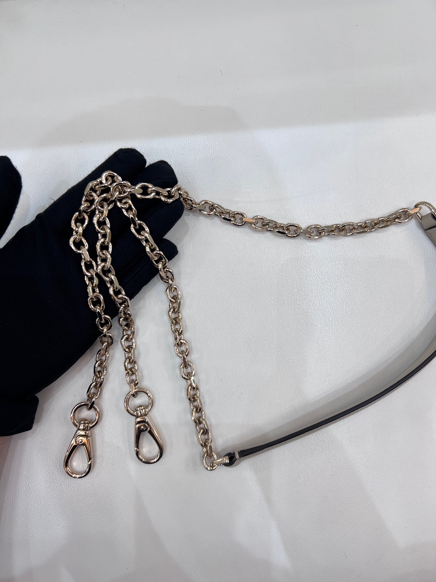 【預訂貨品】閒置新⭐️  Ferragamo Letty系列米白色牛皮斜孭包