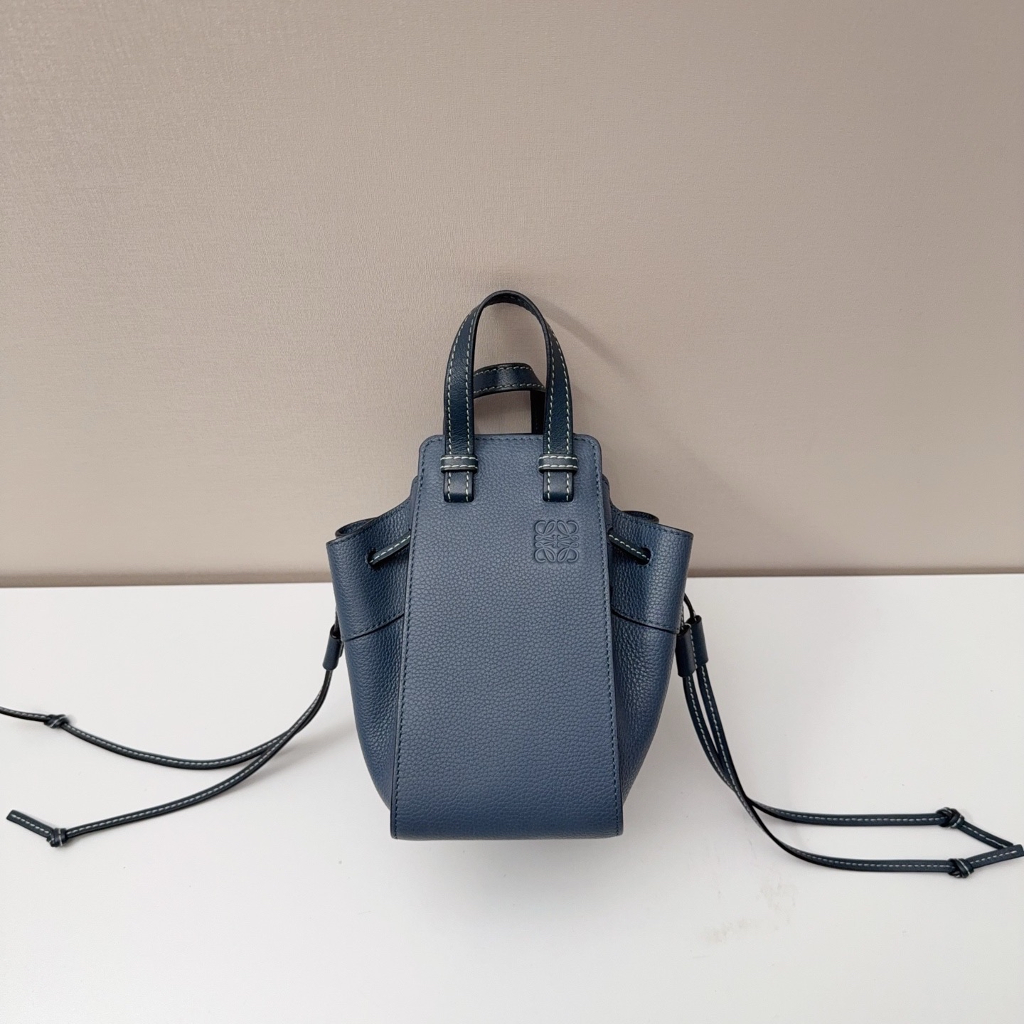 【預訂貨品】LOEWE藍色荔枝牛皮hammock