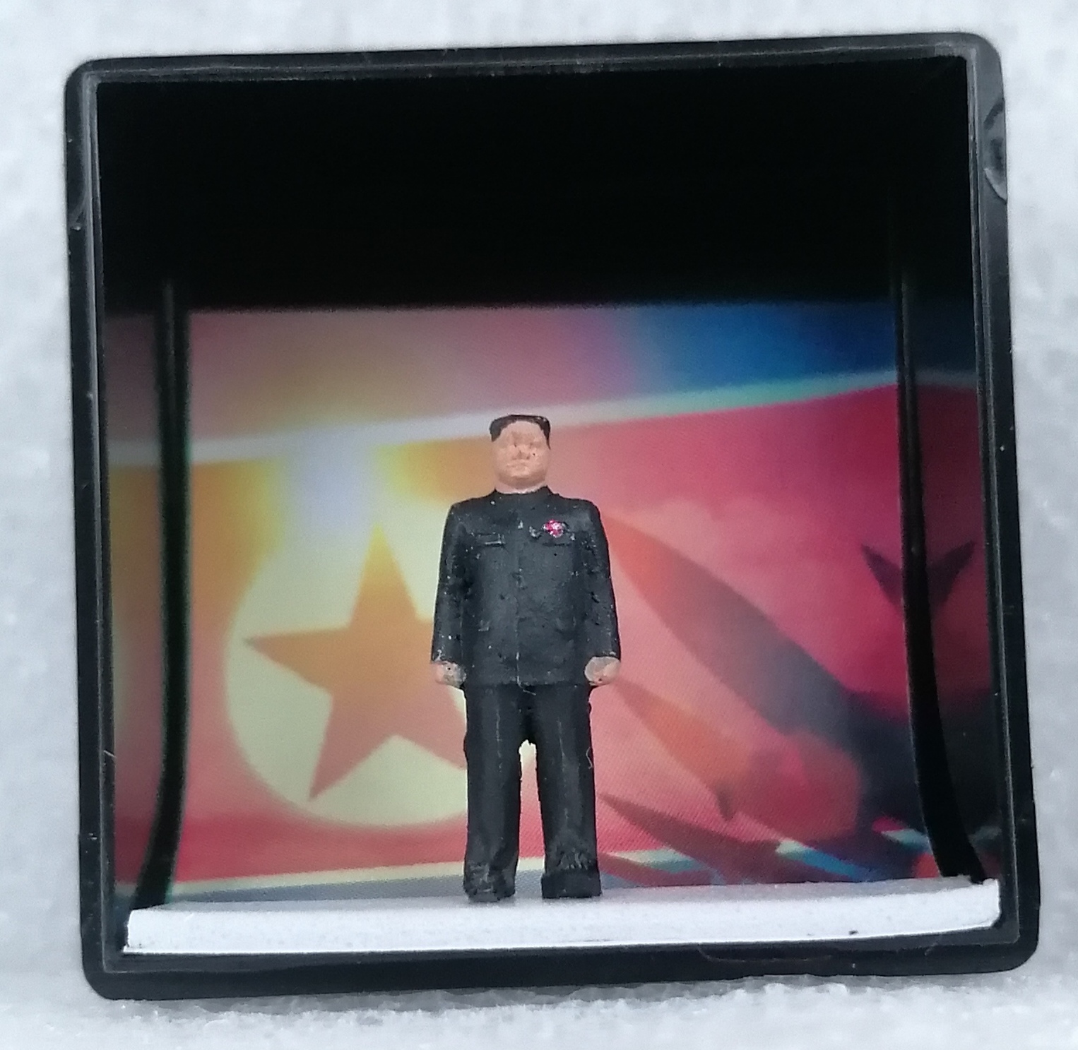 金正恩 North Korean Supreme Leader Kim Jong-un HO-scale in decorated transparent box