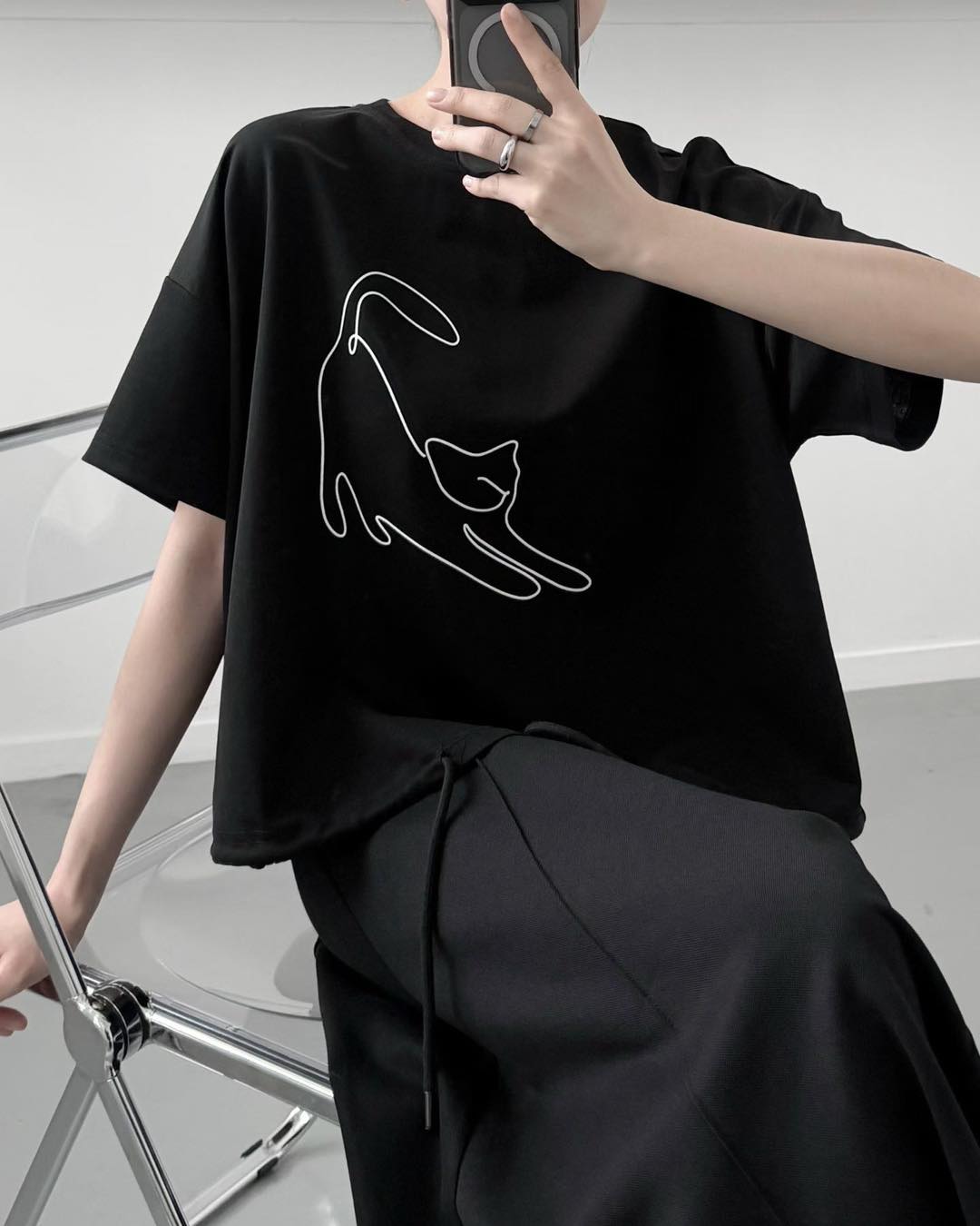 線條貓貓束腳Tee