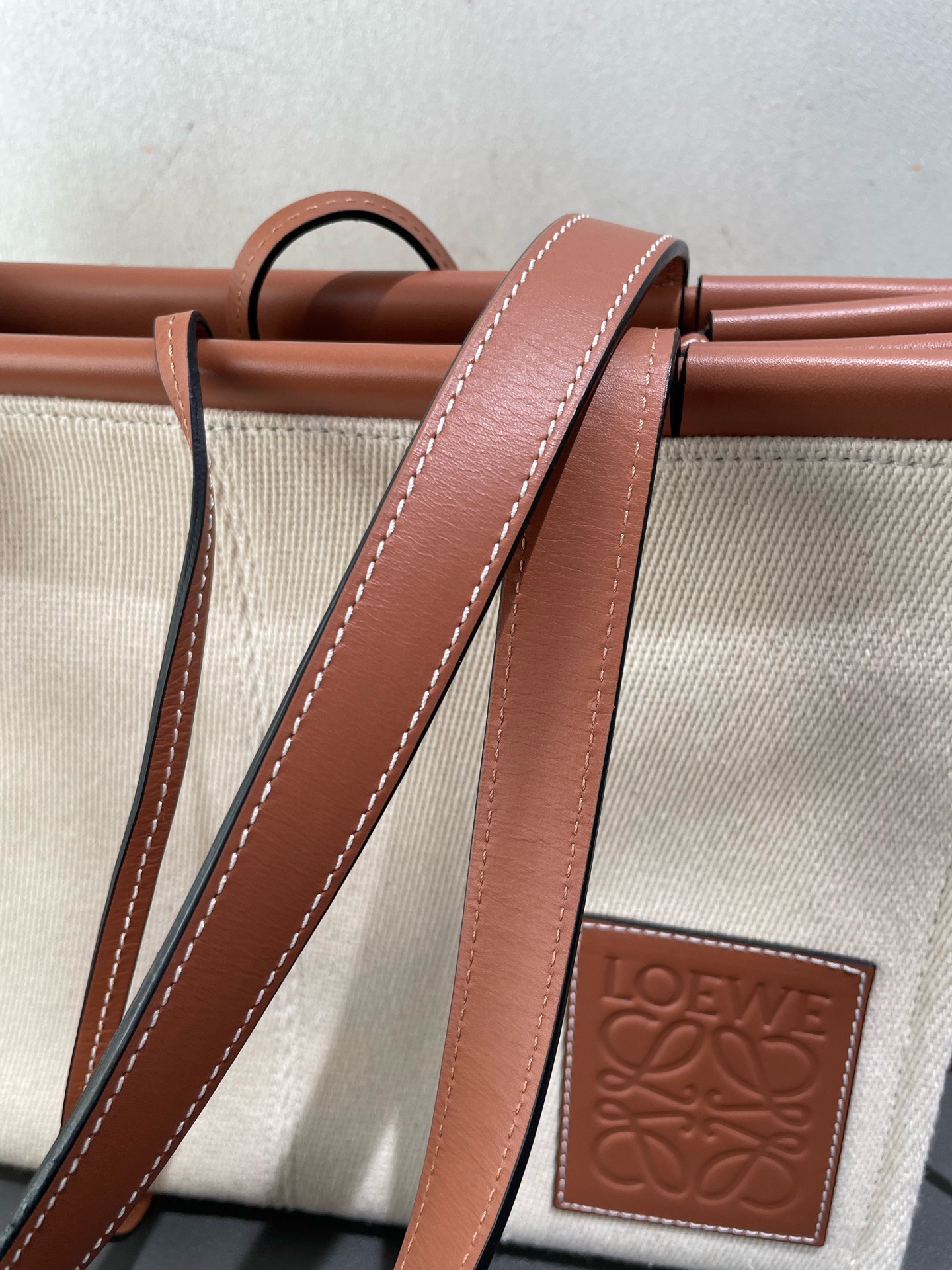 【預訂貨品】LOEWE米色帆布拼焦糖牛皮tote