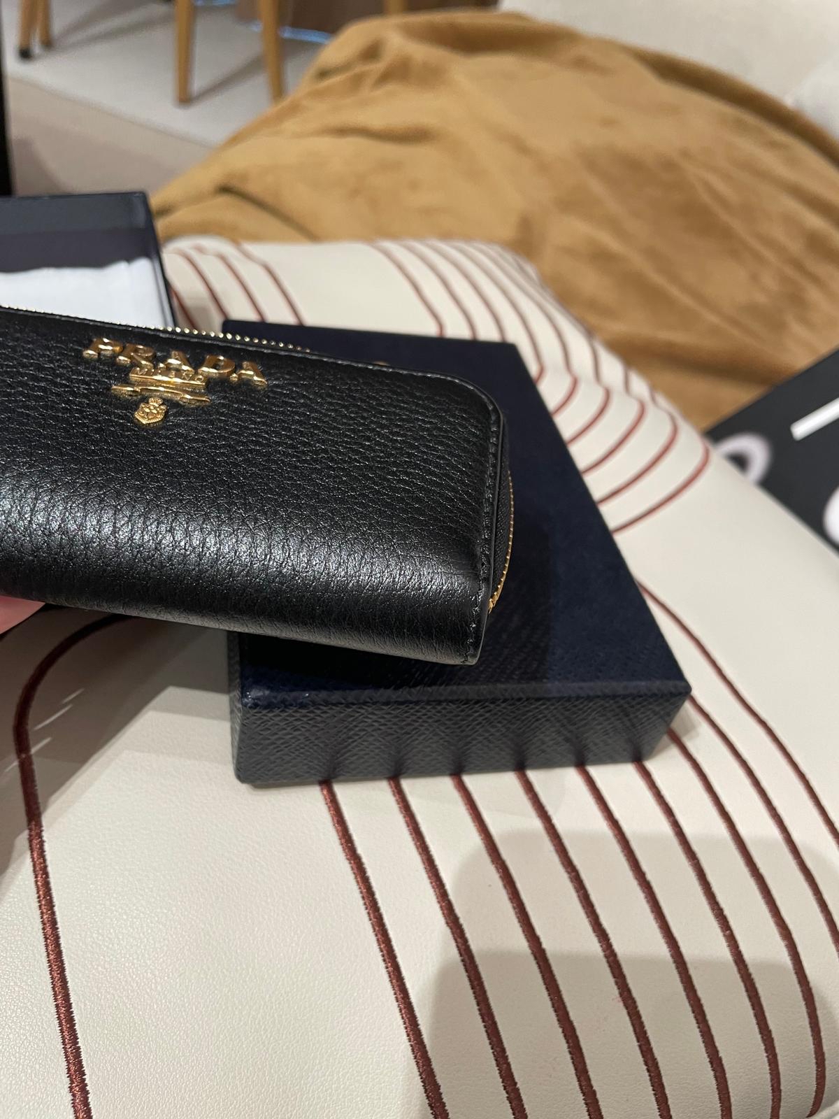 未使用品 PRADA Key Holder Pouch Wallet 黑金牛皮 100%Authentic,unused ✅BOX