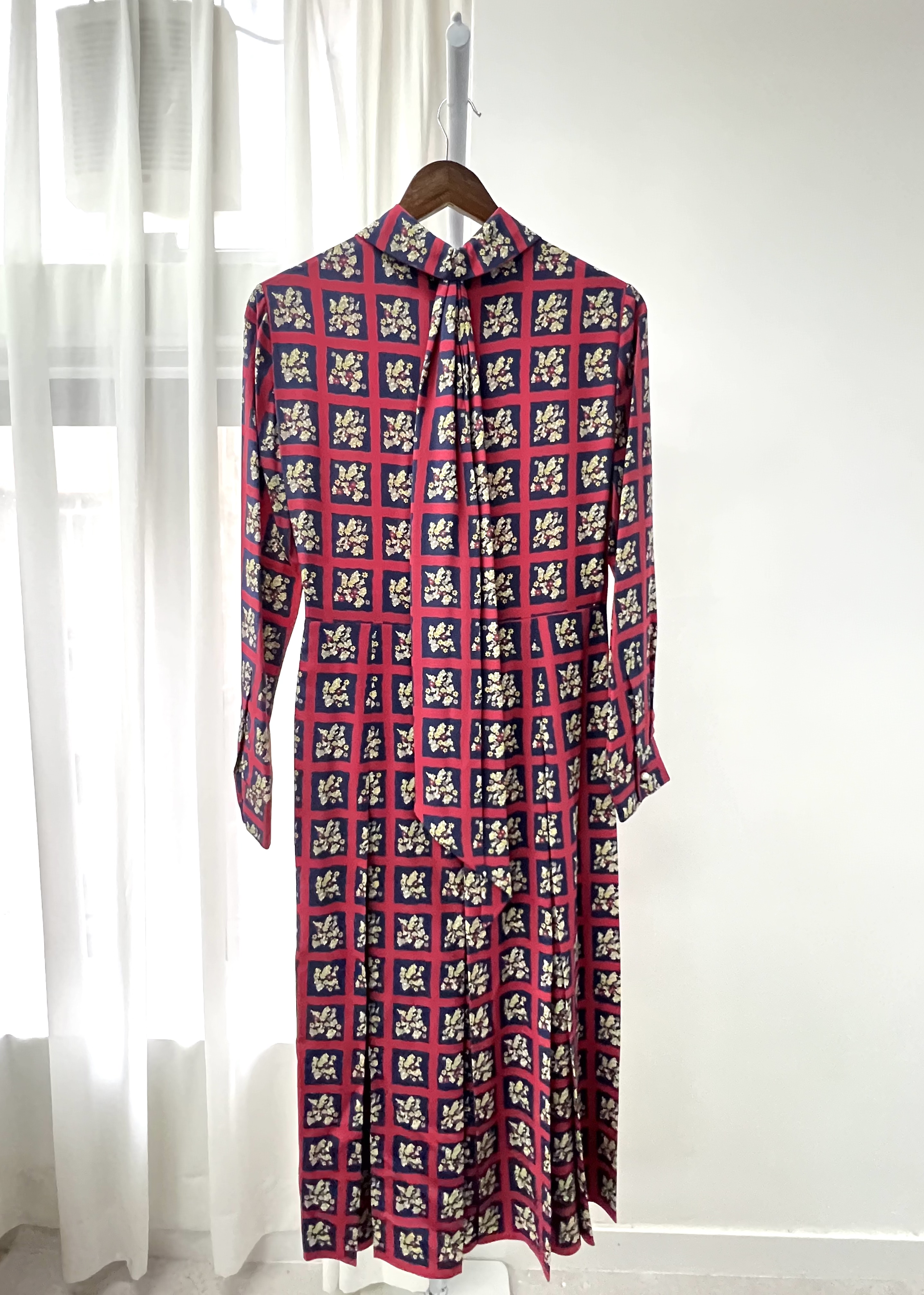 Pre-Owned GUCCI Geometric Flower Print Silk Midi Shirt Dress / Product Code: 26051909