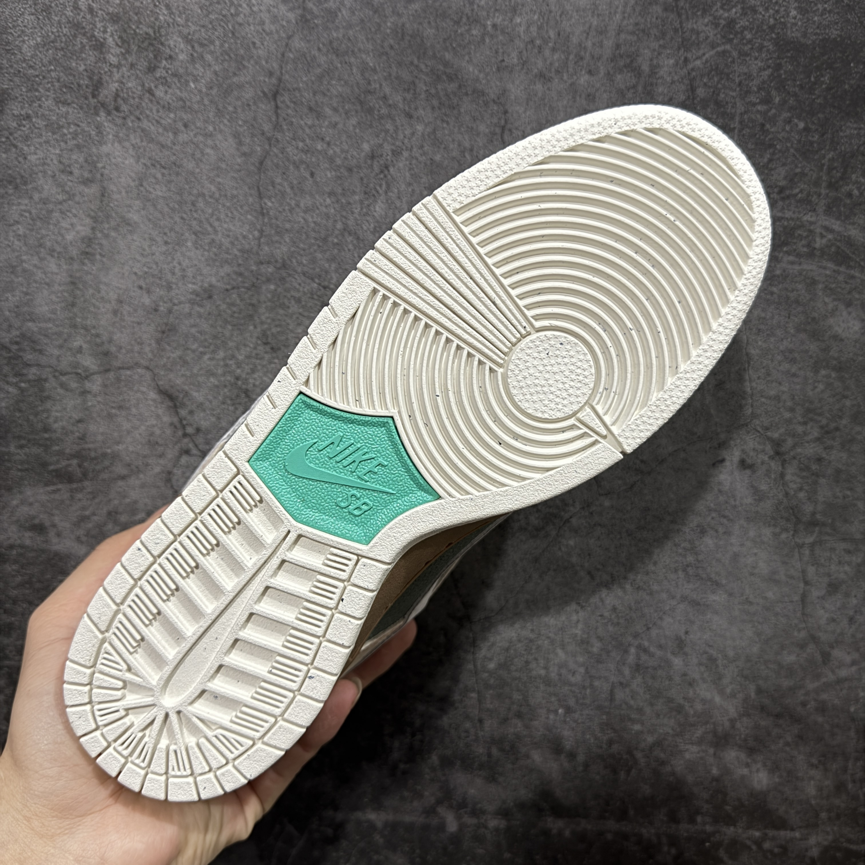 Nike SB Dunk Low Pro "Som Tum" IB6206-701