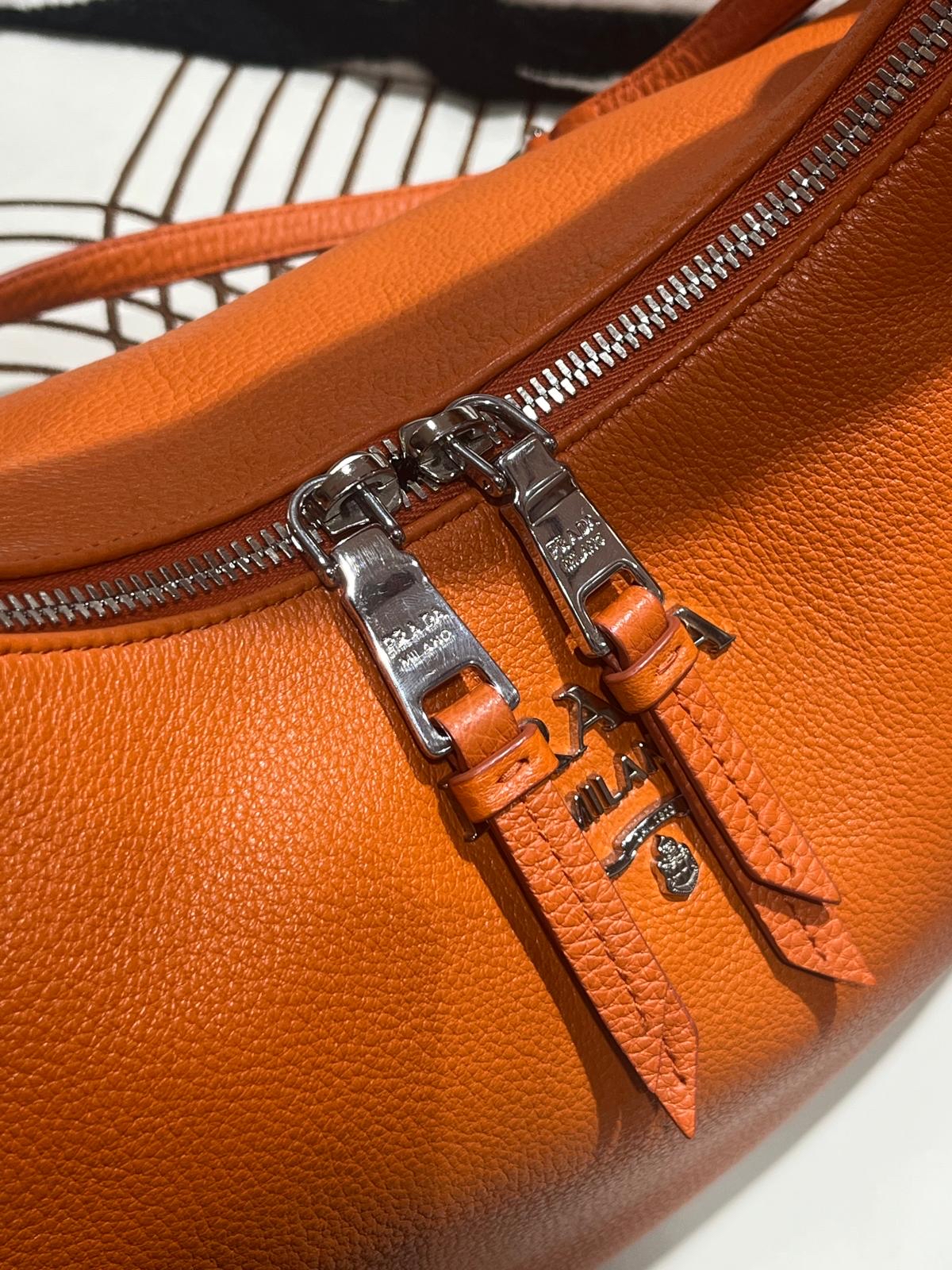 Prada hobo bag 2way calfskin 1BC133 Crossbody bag 100%Authentic,98%new ✅nfc ✅dust bag ✅strap 