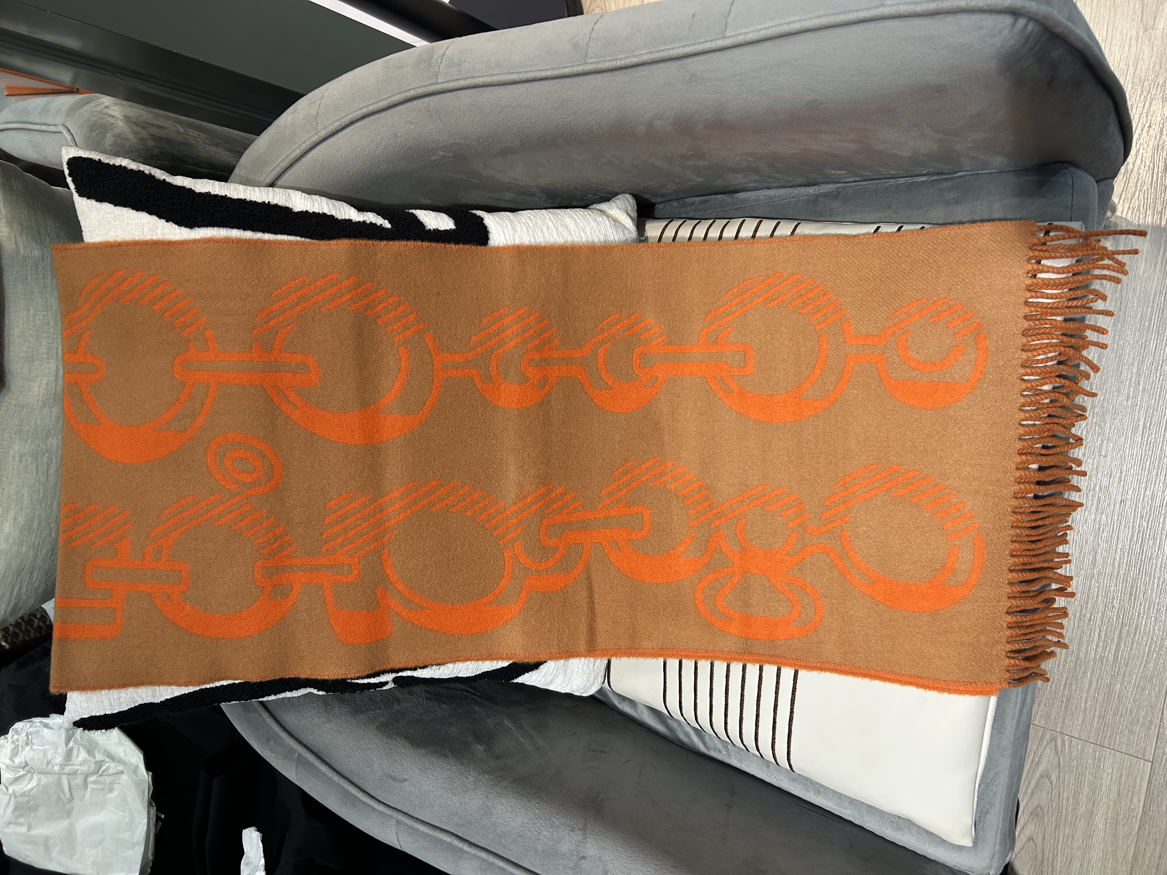 全新Hermes Casaque Do Re Boucles Muffler Scarf 100%Authentic, 全新未使用品 ☑️Box