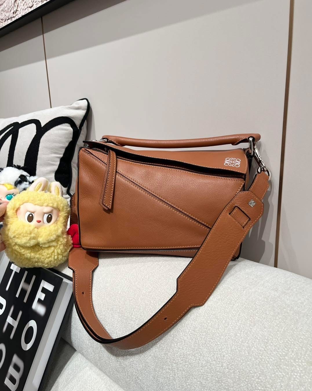 Loewe puzzle small tan calfskin  100%Authentic, 95%New✅Dust bag