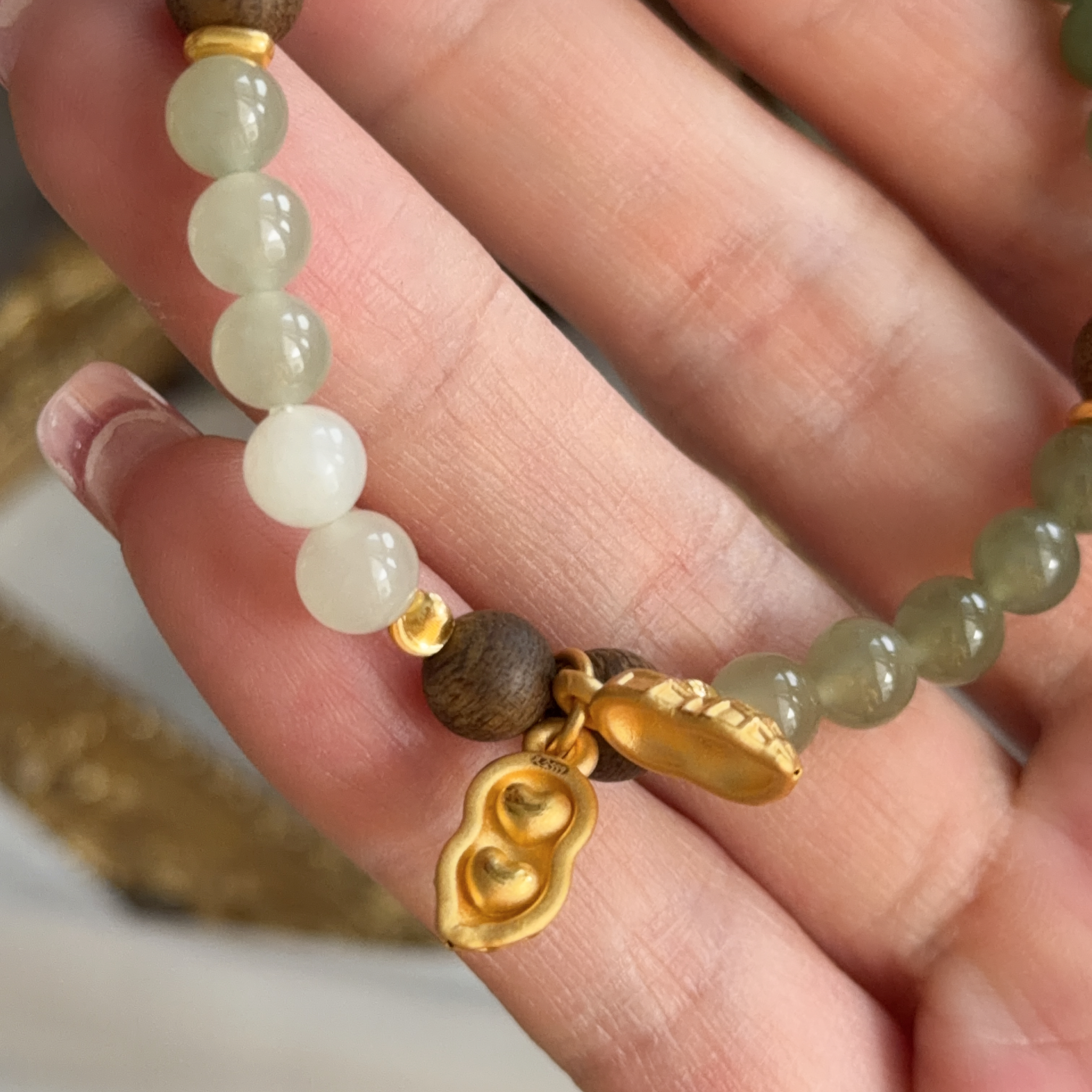 6mm和田玉+沉香襯999足金花生手串