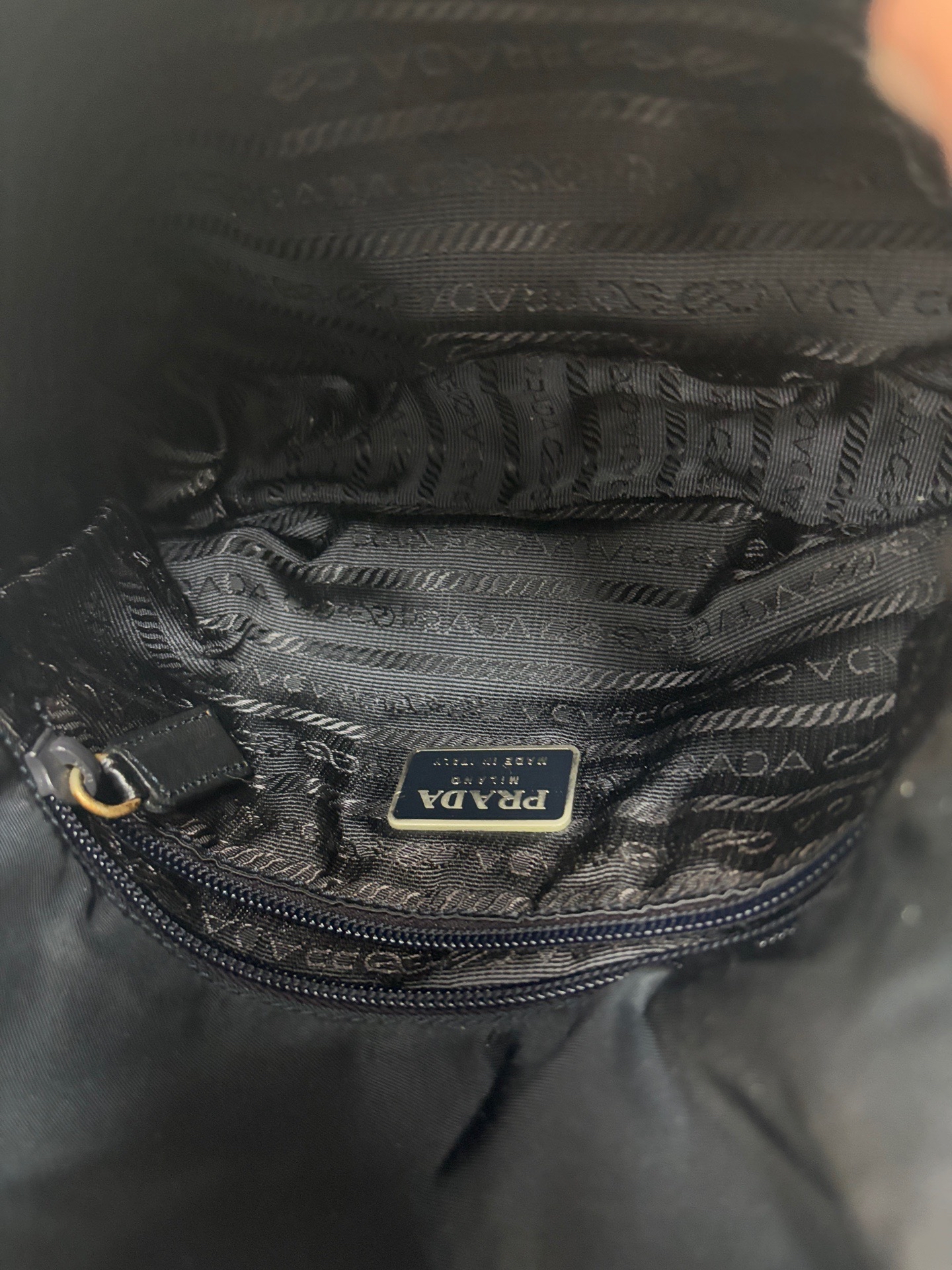 【預訂貨品】prada黑色尼龍郵差包