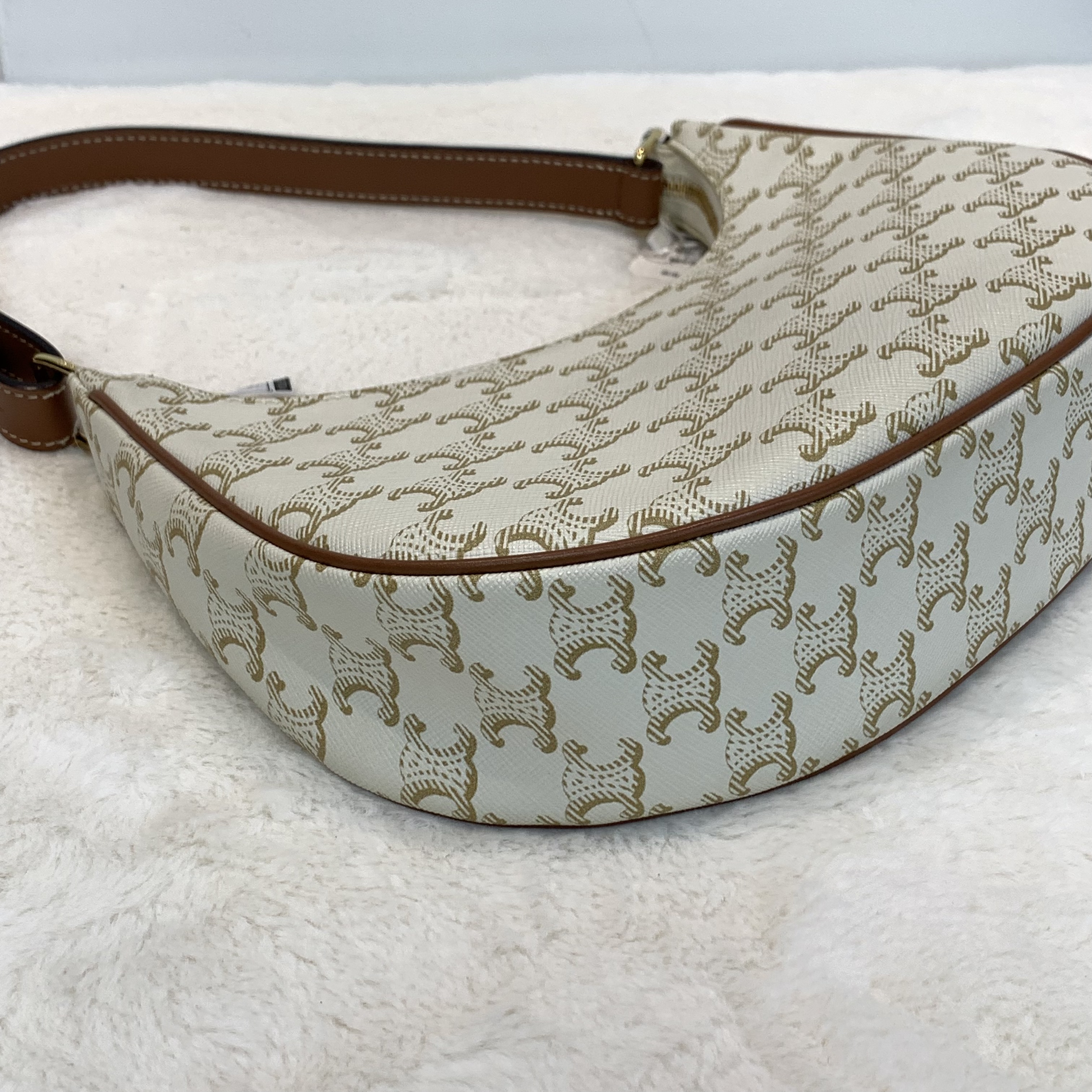 celine triomphe ava凱旋扣腋下包 