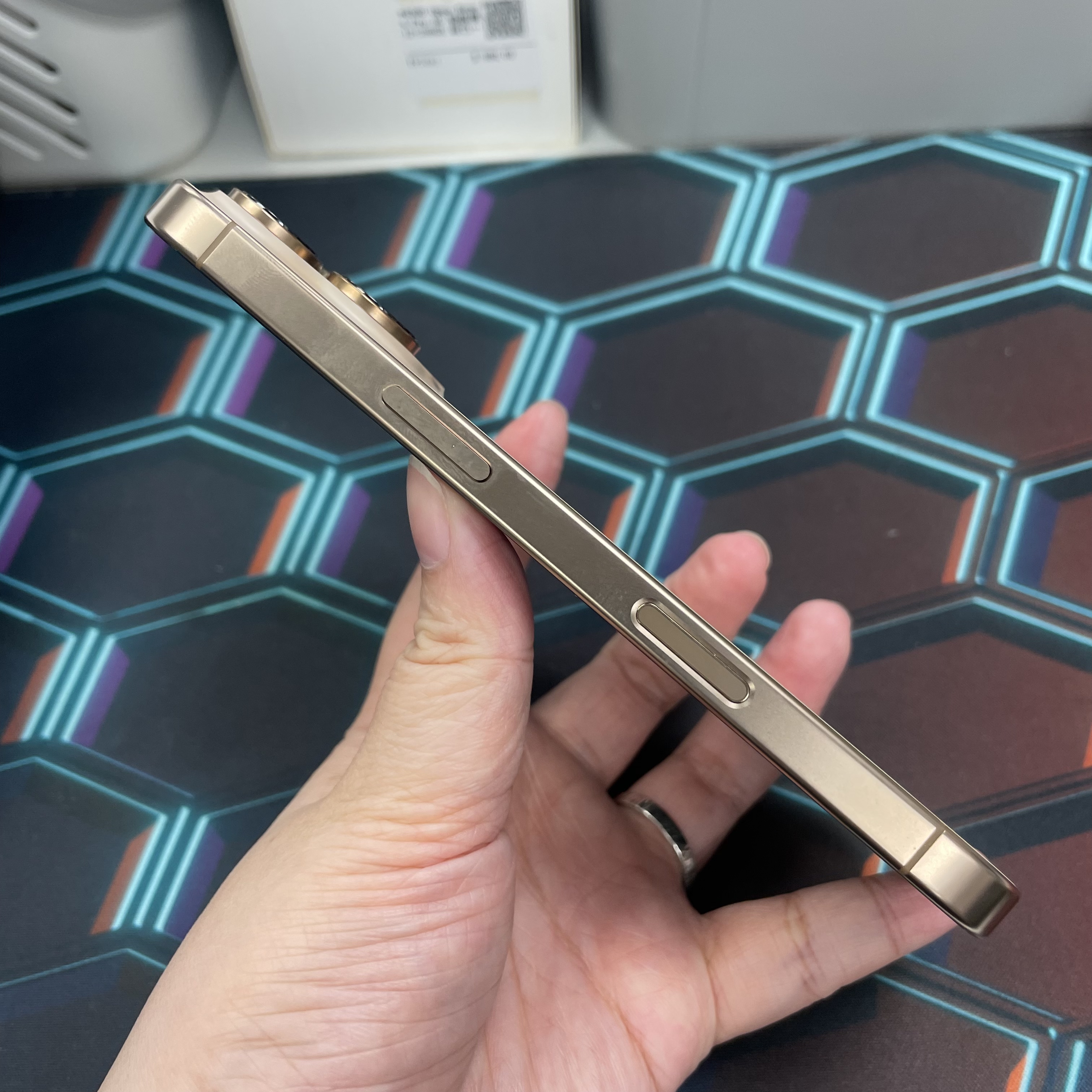 *6328 16 Pro 完美機 256GB 電92 沙色 gold