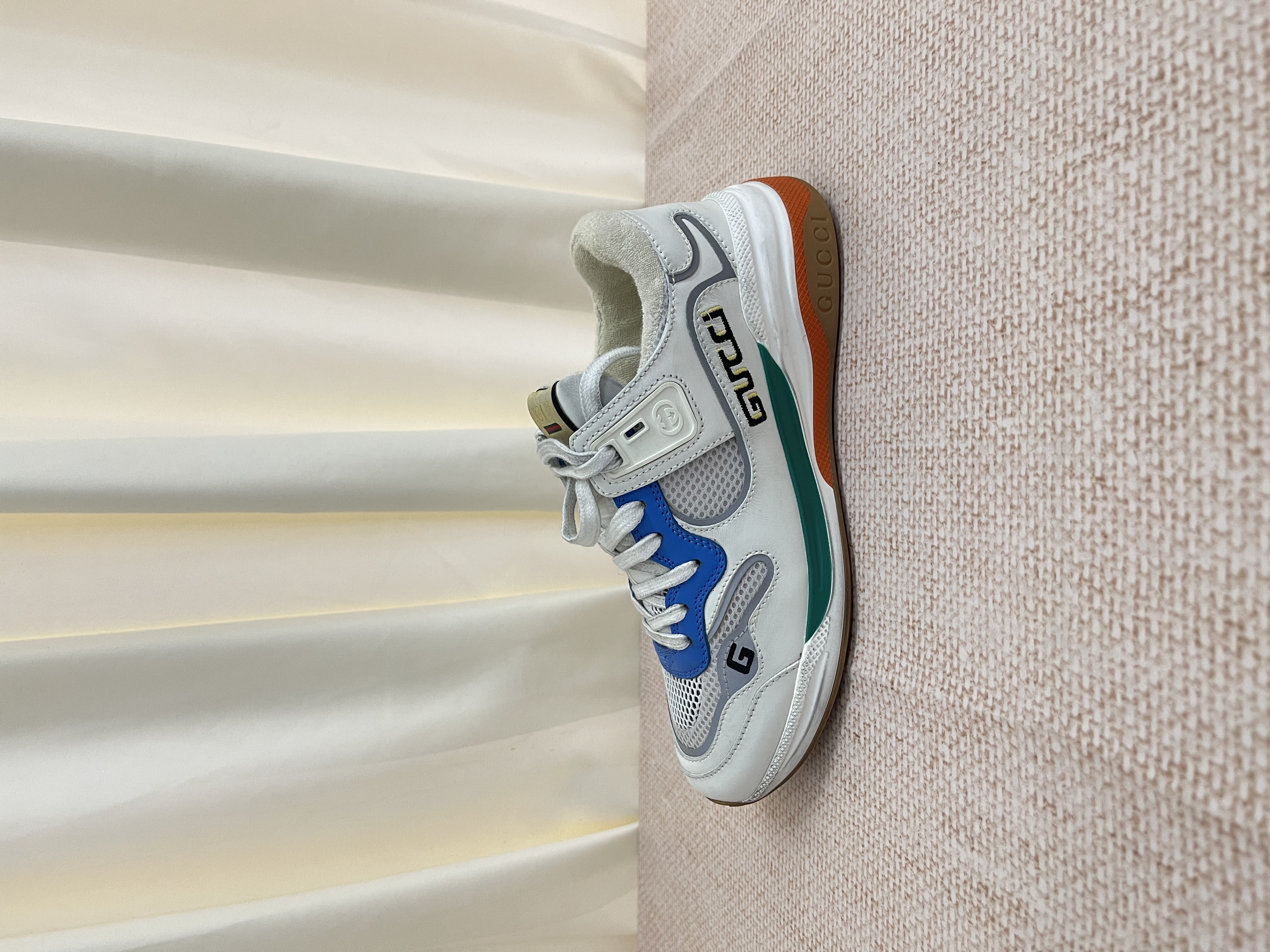 Unused item Gucci Sneakers / Product Code: 26042405