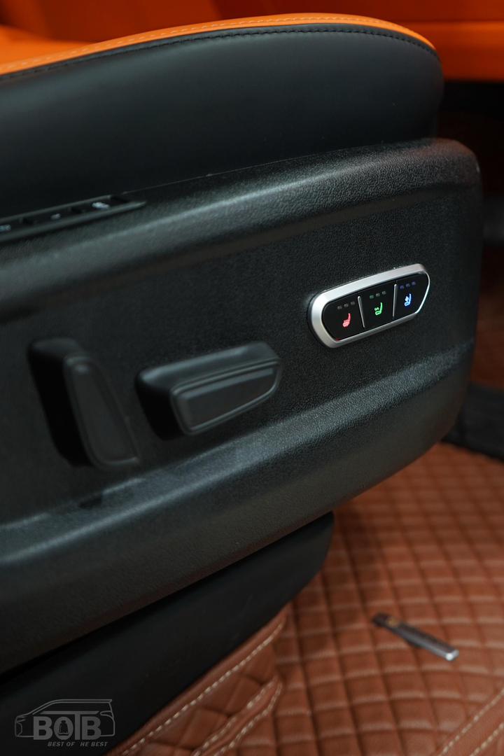 HIACE FRONT SEAT OEM AGH30 / UNI-ST-6012-XTD