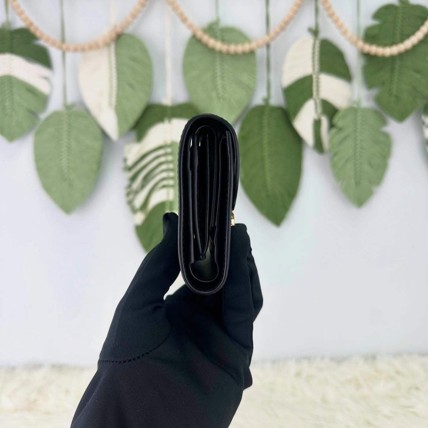 🤍PRE OWNED TRIOMPHE 黑金真皮三摺銀包 Small Size 全套有盒🖤