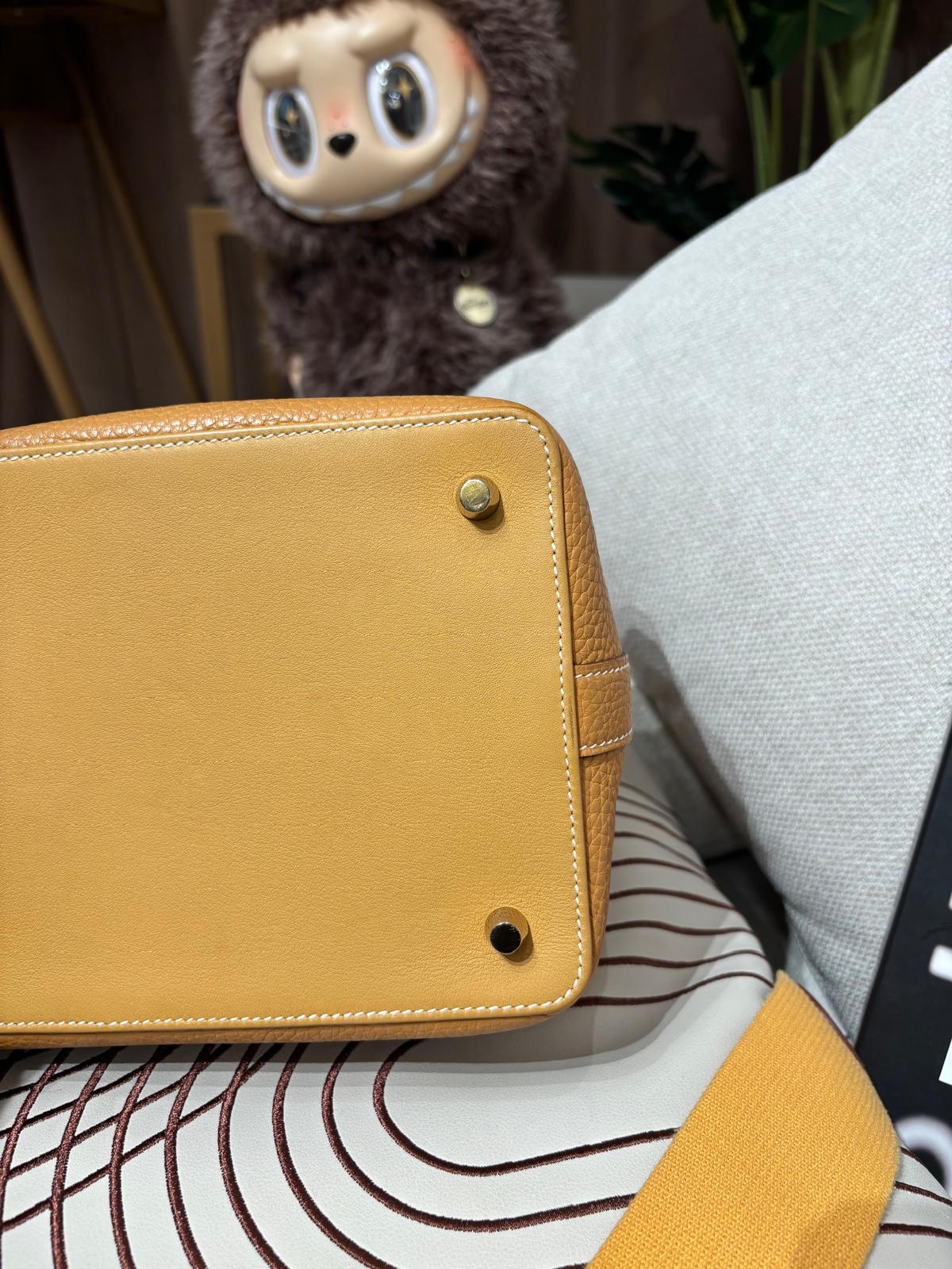 Hermes Toolbox 20 Stamp Y 芝麻色金扣 100%Authentic, 95%New ✅Dust bag ✅Box