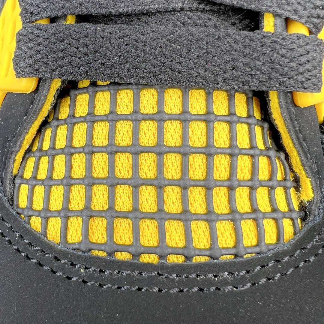 Air Jordan 4 Retro "Thunder" DH6927-017