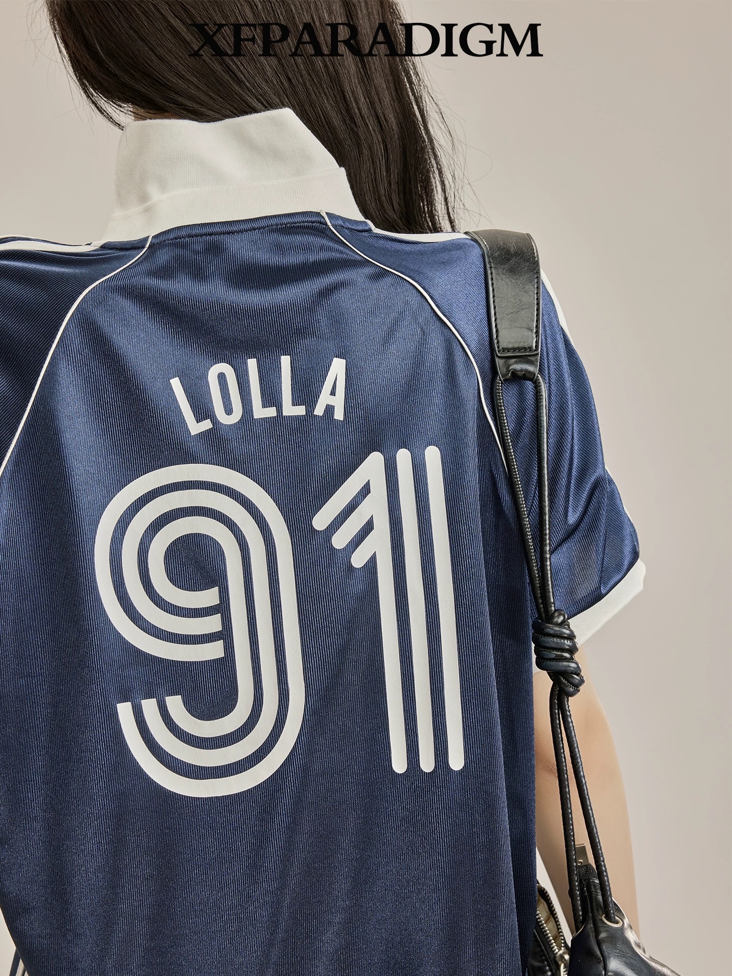 TP414老爹风字母印花上衣