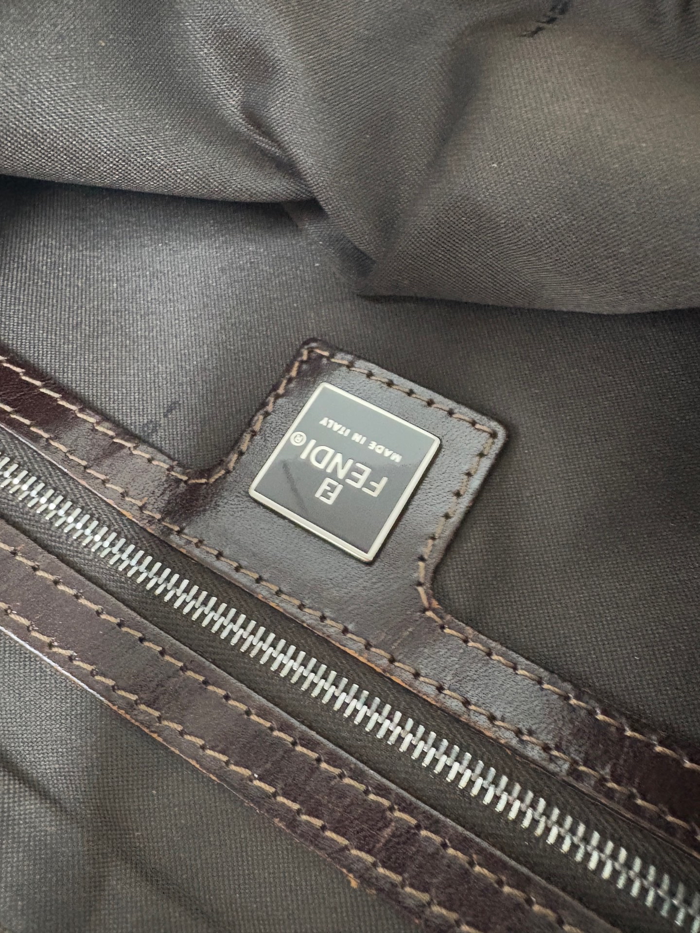 【預訂貨品】Fendi老花法棍腋下包