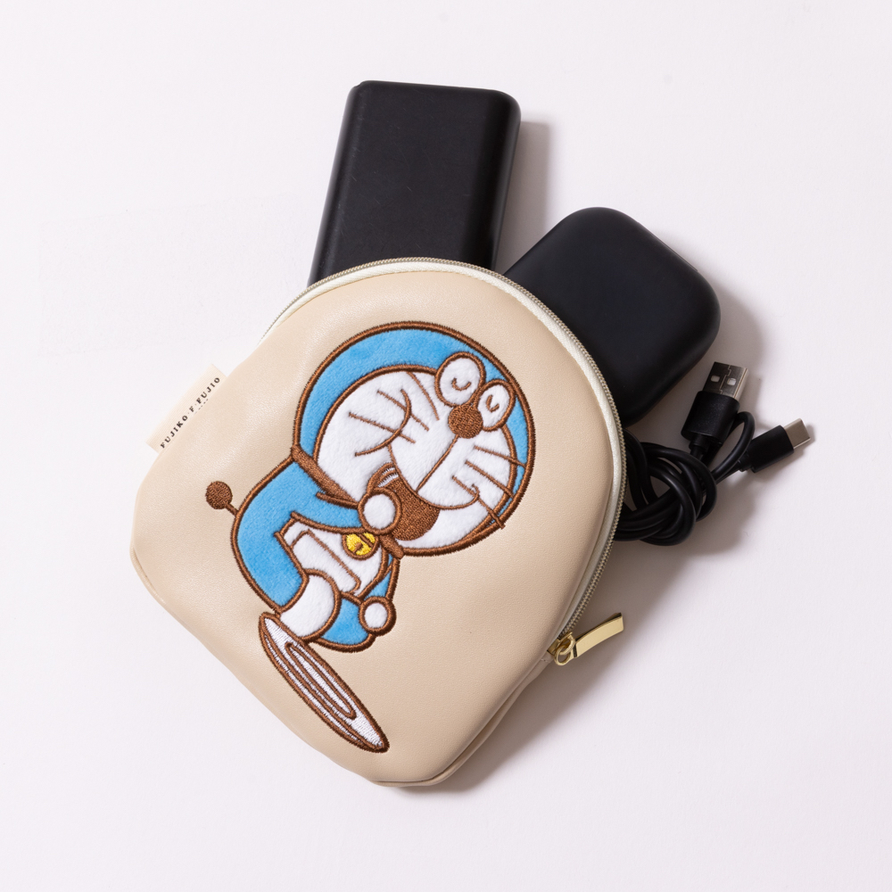 [訂購] 多啦A夢拉鏈袋 小物袋 Pouch 毛絨刺繡 Doraemon｜多啦A夢禮物