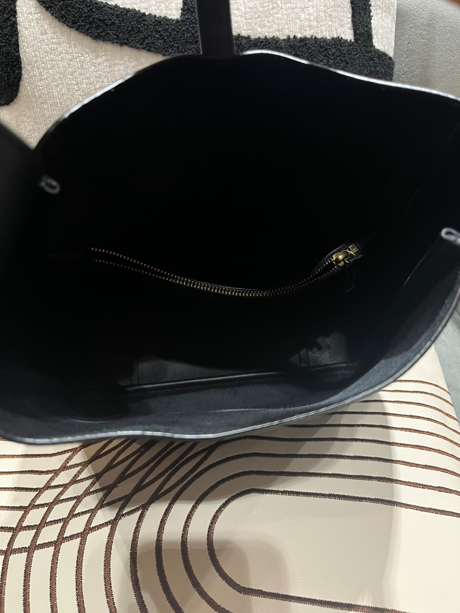 Saint Laurent Le 5 à 7 Supple Small Hobo 100%Authentic,98%New✅Dust bag 