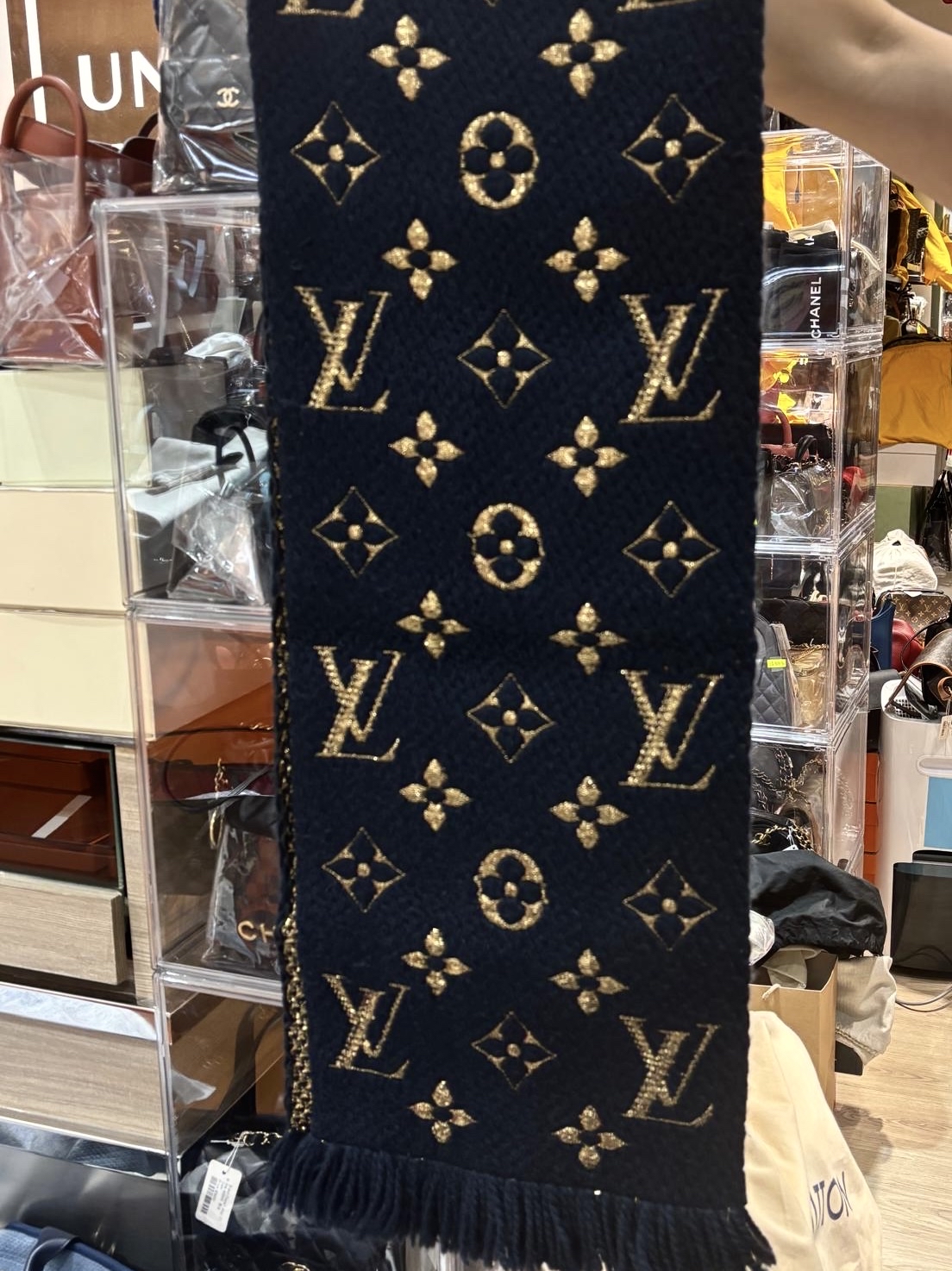 LV Scarf 羊毛頸巾wool scarf 100%Authentic ,99%new unused ✅box