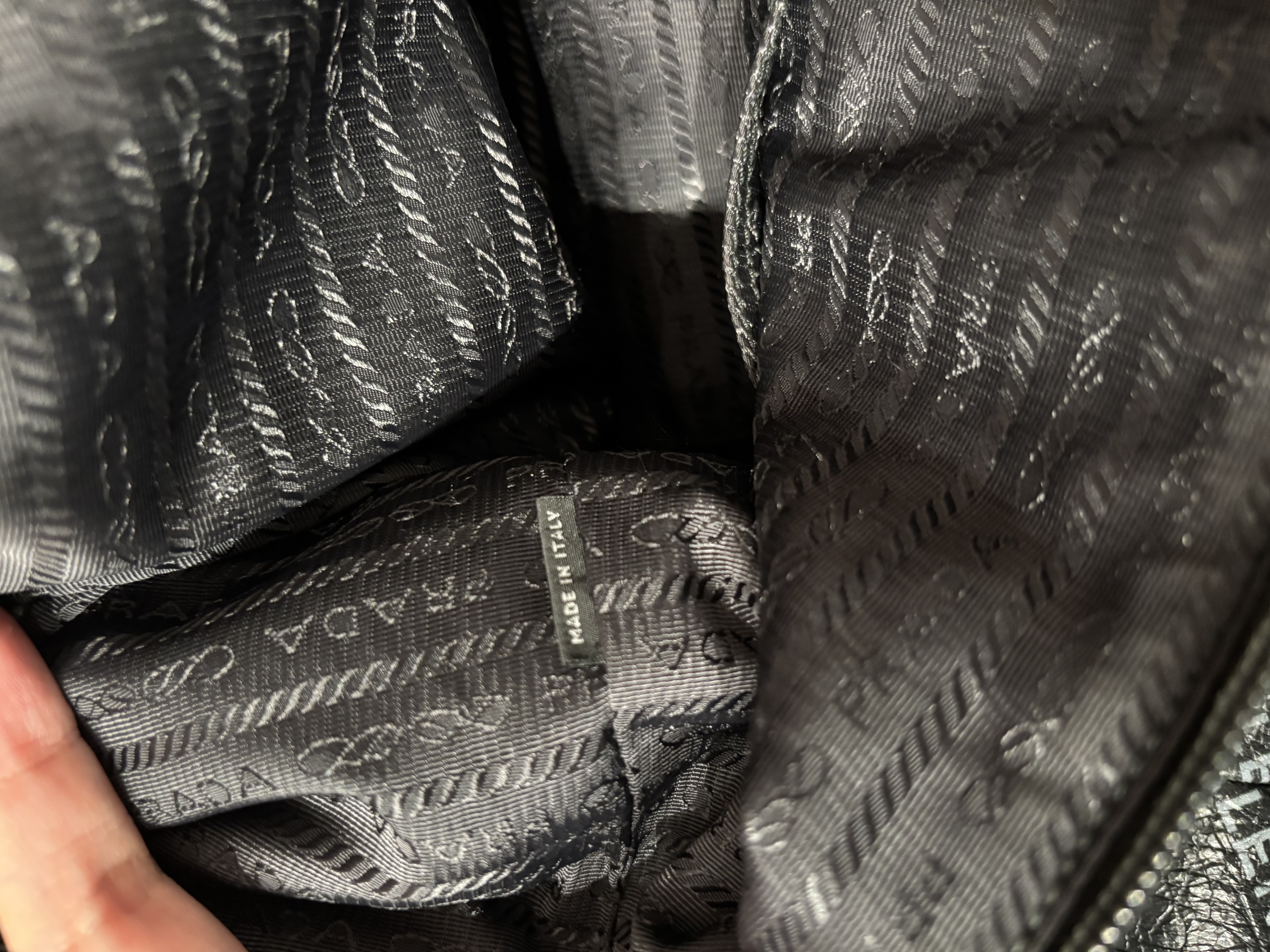 Prada nylon 2way bag 100%Authentic,95%new  ✅strap 