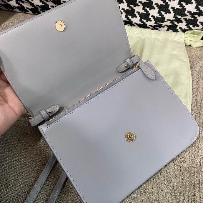 ［預訂貨品］Burberry純色全皮相機色