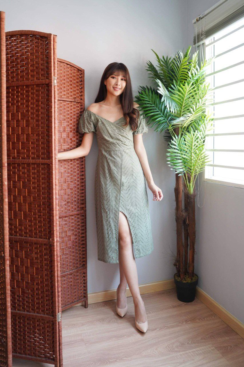 特价优惠V领连身裙 D0009