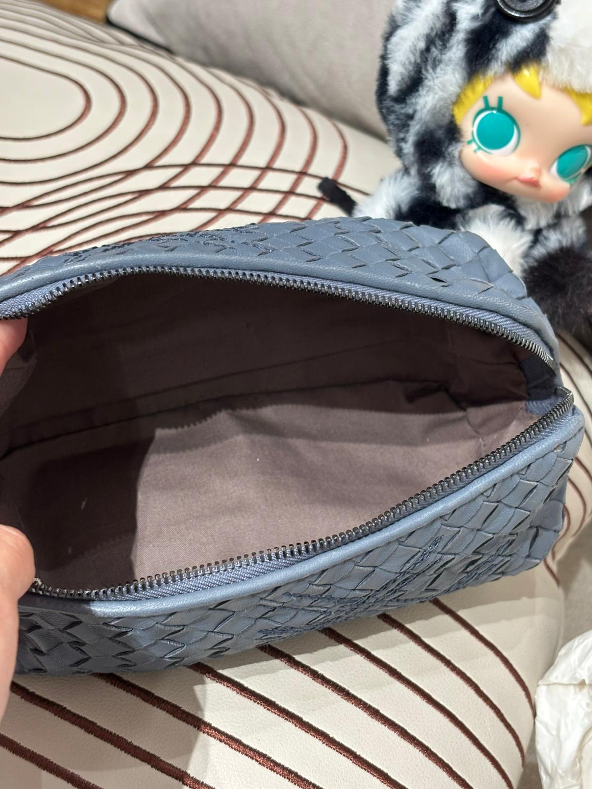 BOTTEGA VENETA BV LAMBSKIN POUCH 灰藍色 clutch bag 手拿包 100%Authentic,95% new