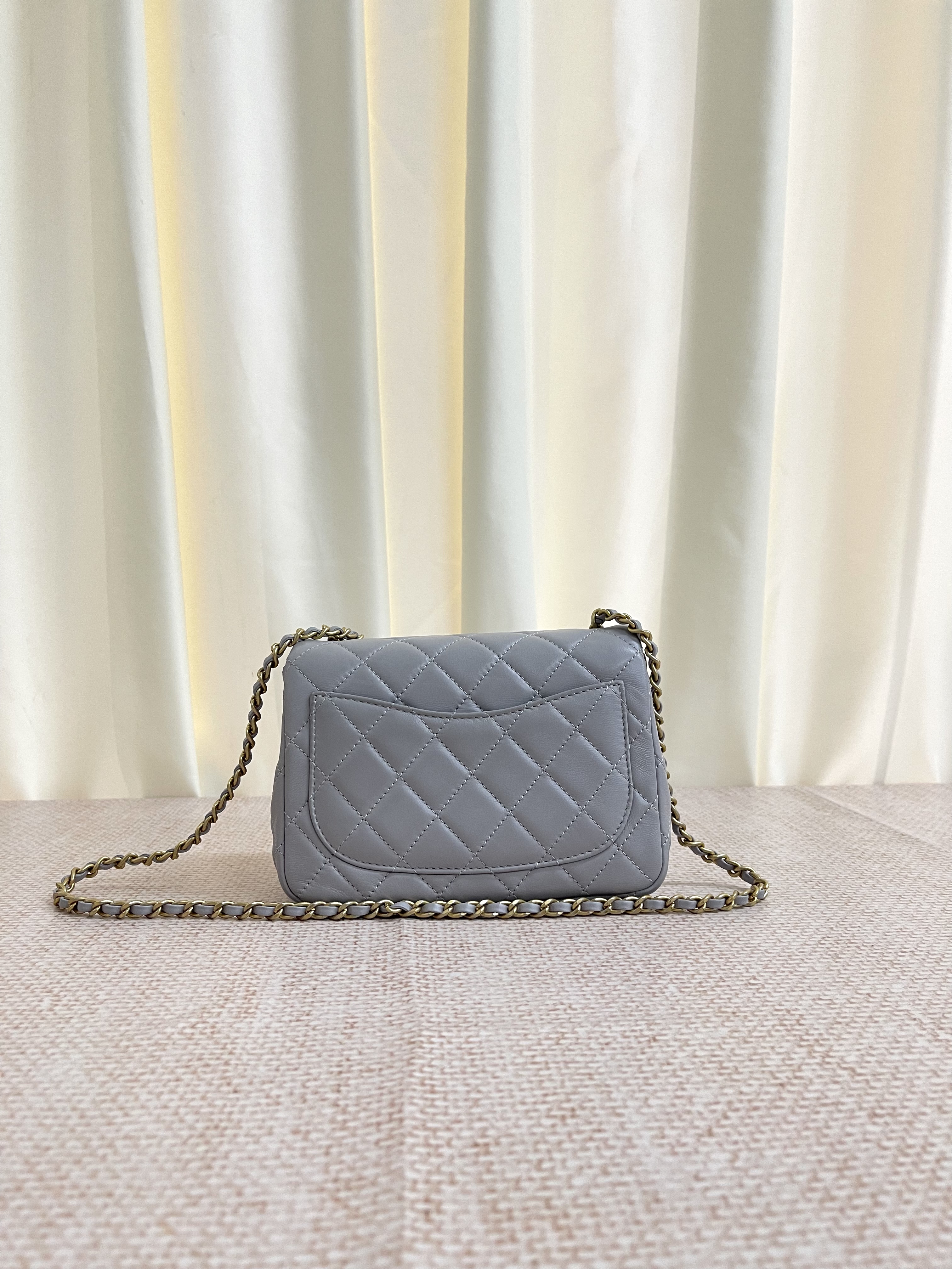 Pre-owned Chanel Square Pearl Crush / Product Code: 26042701