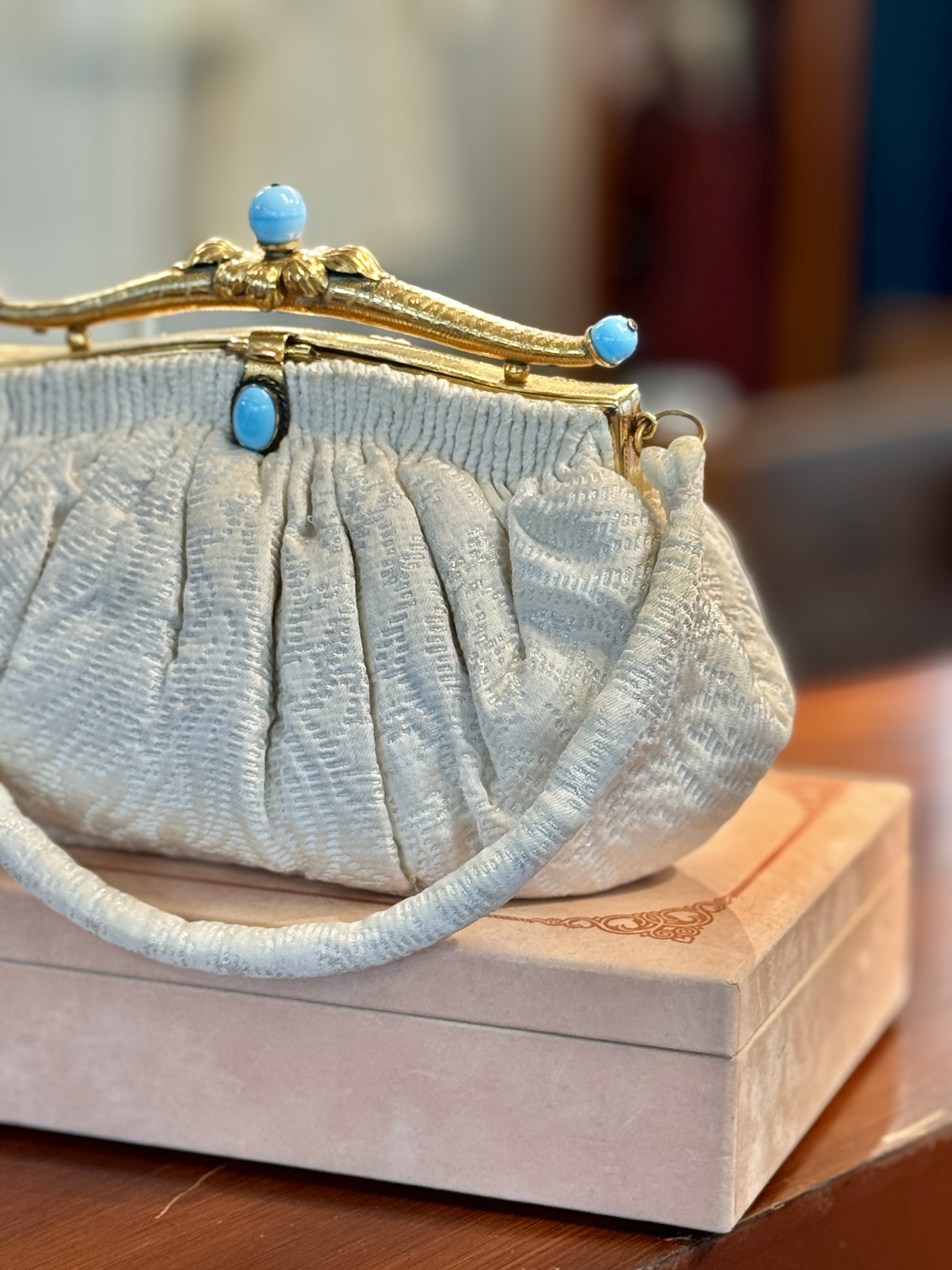 Rare Collectible! 1950s Victorian revival White Fabric Bag with Blue Glass Accent (MT2507)